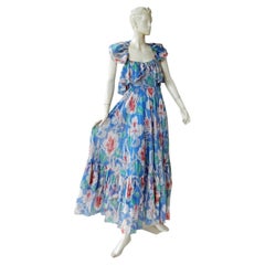 Nouvelle robe mi-longue à jolis motifs floraux « Summer » de Valentino