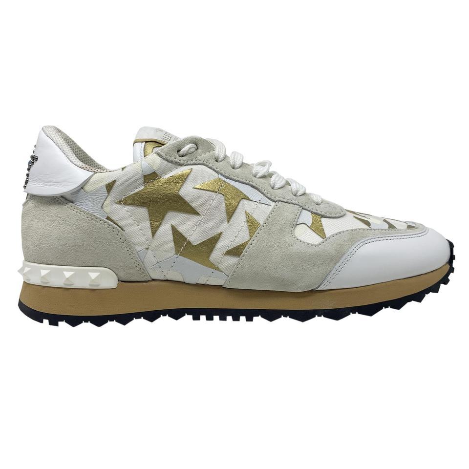 New Valentino White Brown Star Studded Leather Rubber Sneaker 

Authenticity Guaranteed

DETAILS
Brand: Valentino
Condition: Brand New
Color: White, Brown
Valentino Garavani Starstudded 
Napa leather 
Base in white laminated napa leather with