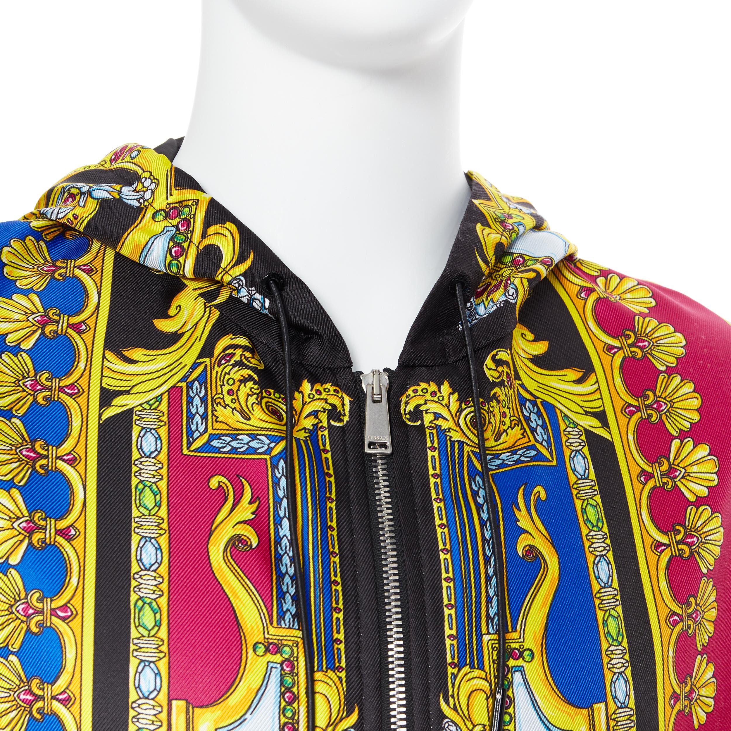 new VERSACE 100% silk 2019 Gioelleria Jewel Baroque print hoodie jacket IT54 2XL
Brand: Versace
Designer: Donatella Versace
Collection: 2019
Model Name / Style: Silk hoodie
Material: Silk
Color: Multicolour
Pattern: Other
Closure: Zip
Extra Detail: