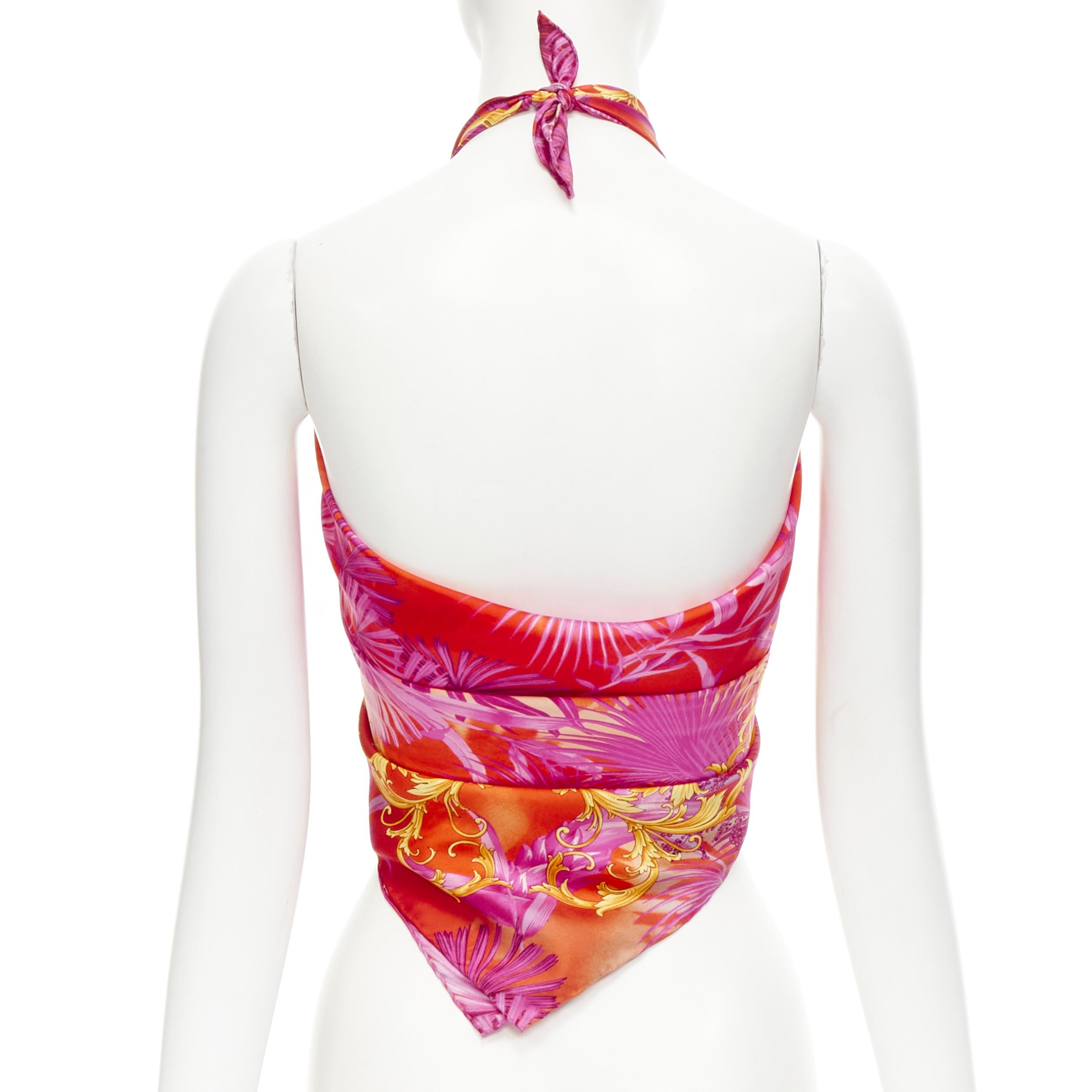new VERSACE 100% silk 2020 pink Jungle gold Barocco print 90cm square scarf 
Reference: TGAS/C00087 
Brand: Versace 
Designer: Donatella Versace 
Collection: 2020 
Material: Silk 
Color: Pink 
Pattern: Floral 
Extra Detail: 90 x 90cm. Can be worn as