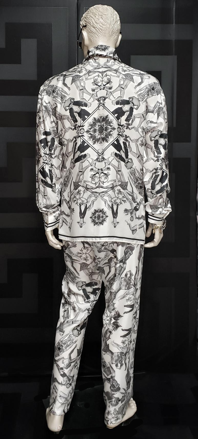 New Versace 100% Silk 90-s Print Lounge Suit for Men  In New Condition In Montgomery, TX