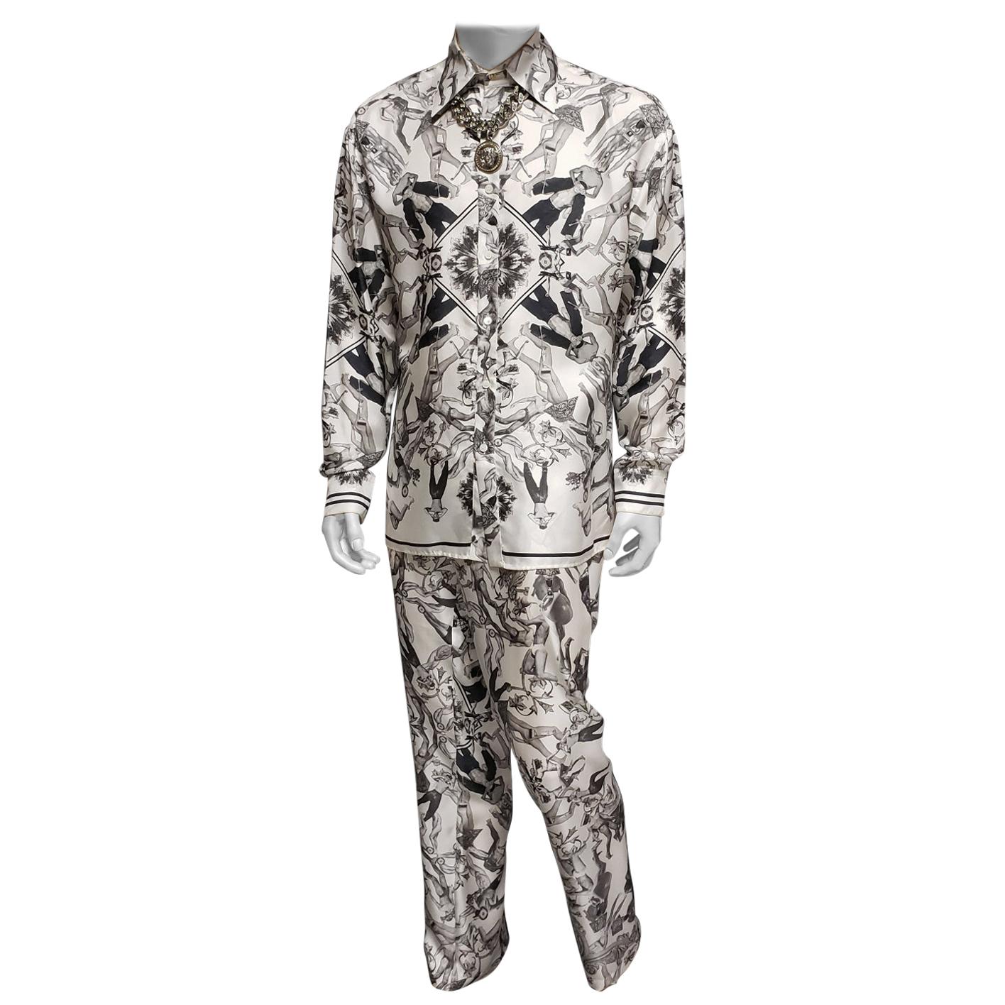 New Versace 100% Silk 90-s Print Lounge Suit for Men For Sale at 1stDibs |  100% silk suit, black silk suit mens, versace suit