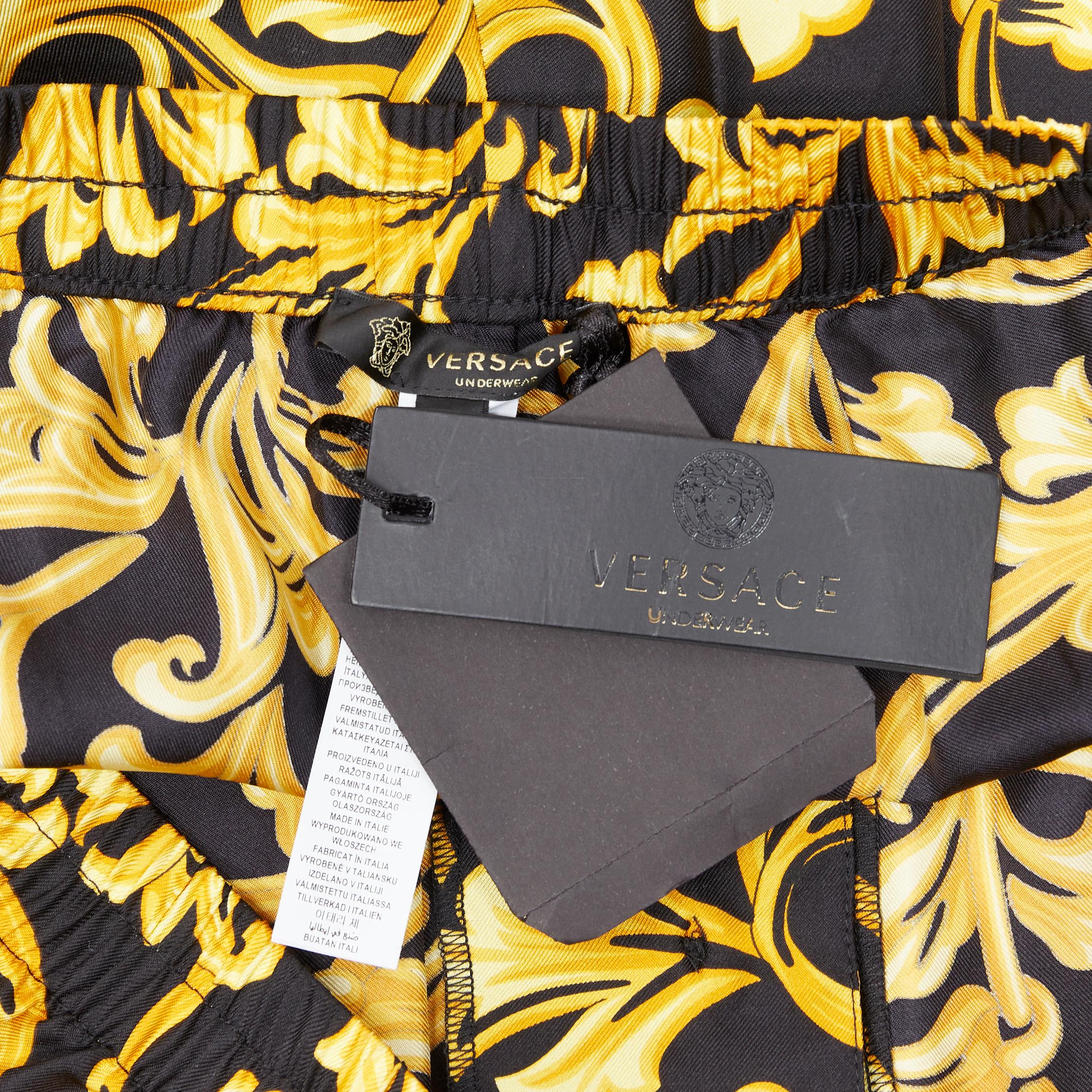 Versace, short à imprimé floral baroque noir et or 100 % soie, taille IT 5 M, neuf en vente 4