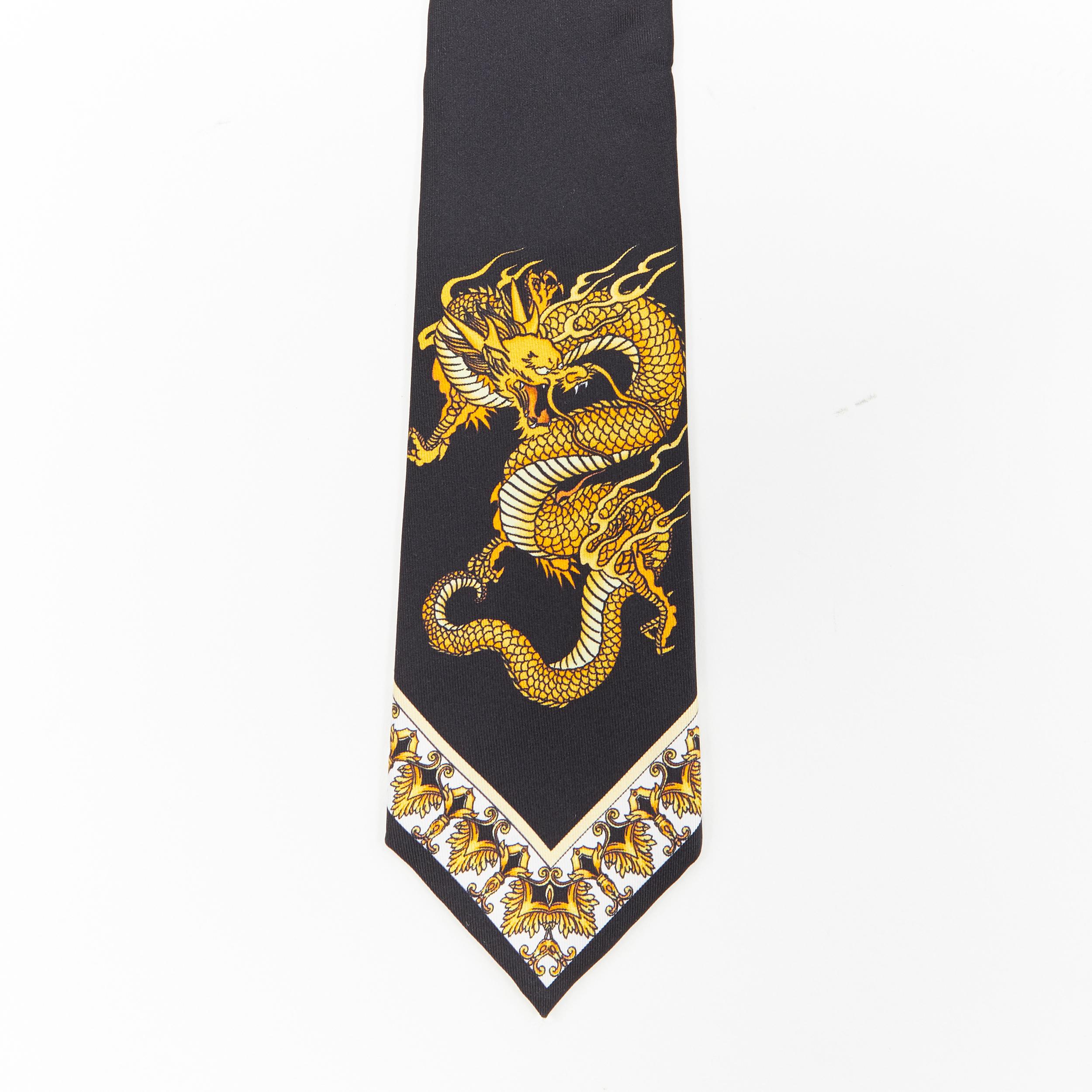new VERSACE 100% silk print gold oriental dragon baroque slim tie
Brand: Versace
Designer: Donatella Versace
Model Name / Style: Dragon print tie
Material: Silk
Color: Black, gold
Pattern: Abstract; dragon print
Extra Detail: Slim tie. Medusa head