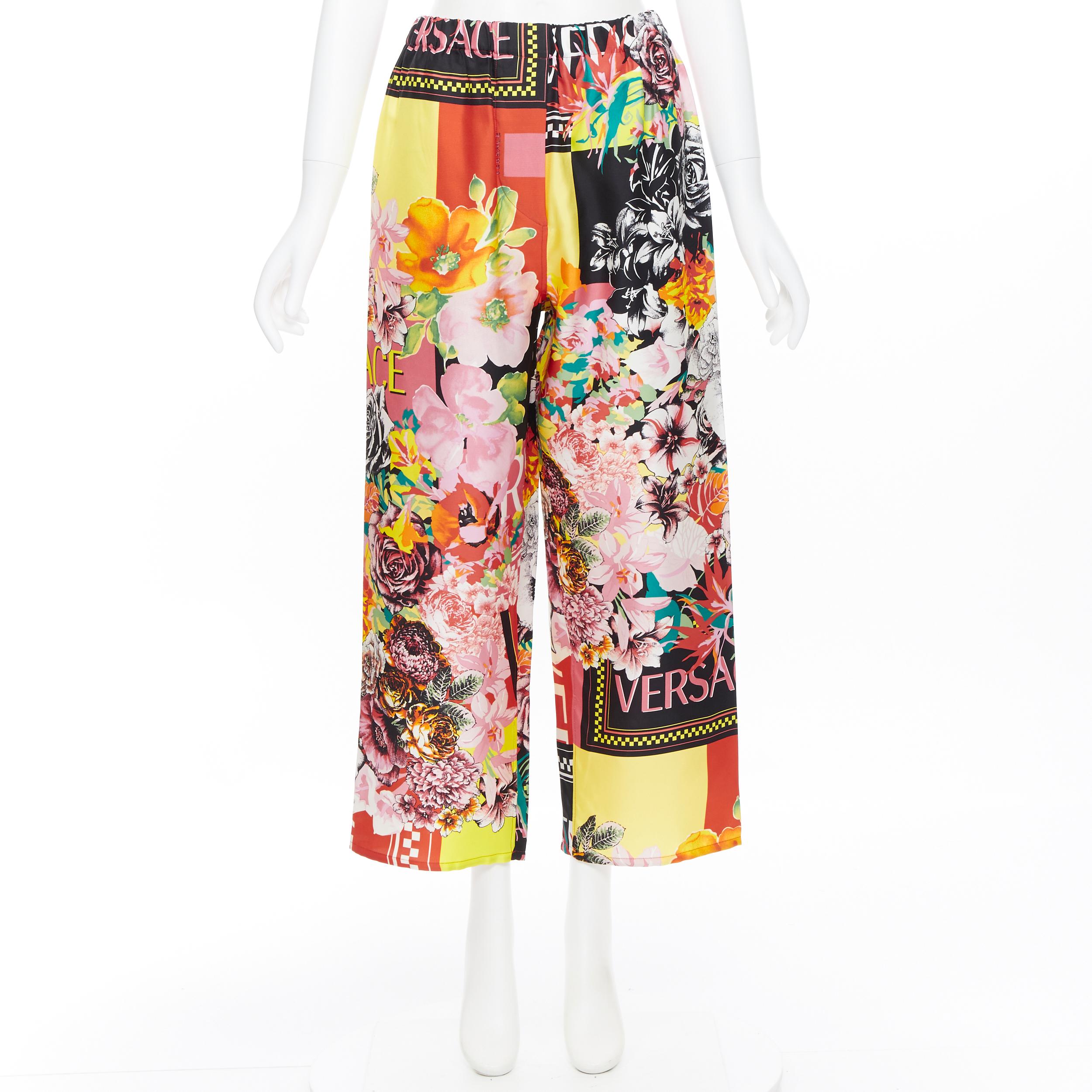 new VERSACE 100% silk SS19 floral flower 90's logo print casual pants IT42 M
Brand: Versace
Designer: Donatella Versace
Collection: SS19 Runway Print
Model Name / Style: Silk pants
Material: Silk
Color: Multicolour
Pattern: Floral
Extra Detail: