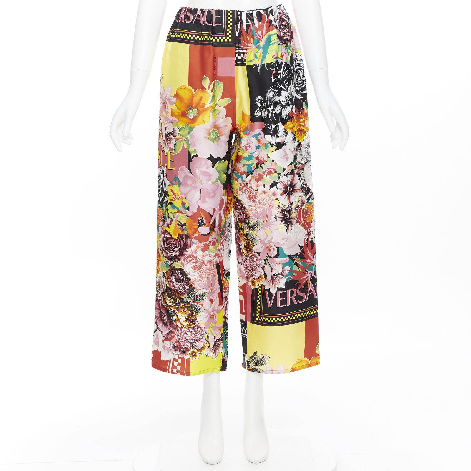 new VERSACE 100% silk SS19 floral flower box logo print casual pants IT38 XS
Reference: TGAS/A05477
Brand: Versace
Designer: Donatella Versace
Model: Silk pants
Collection: Spring Summer 2019 Runway Print - Runway
Material: Silk
Color: