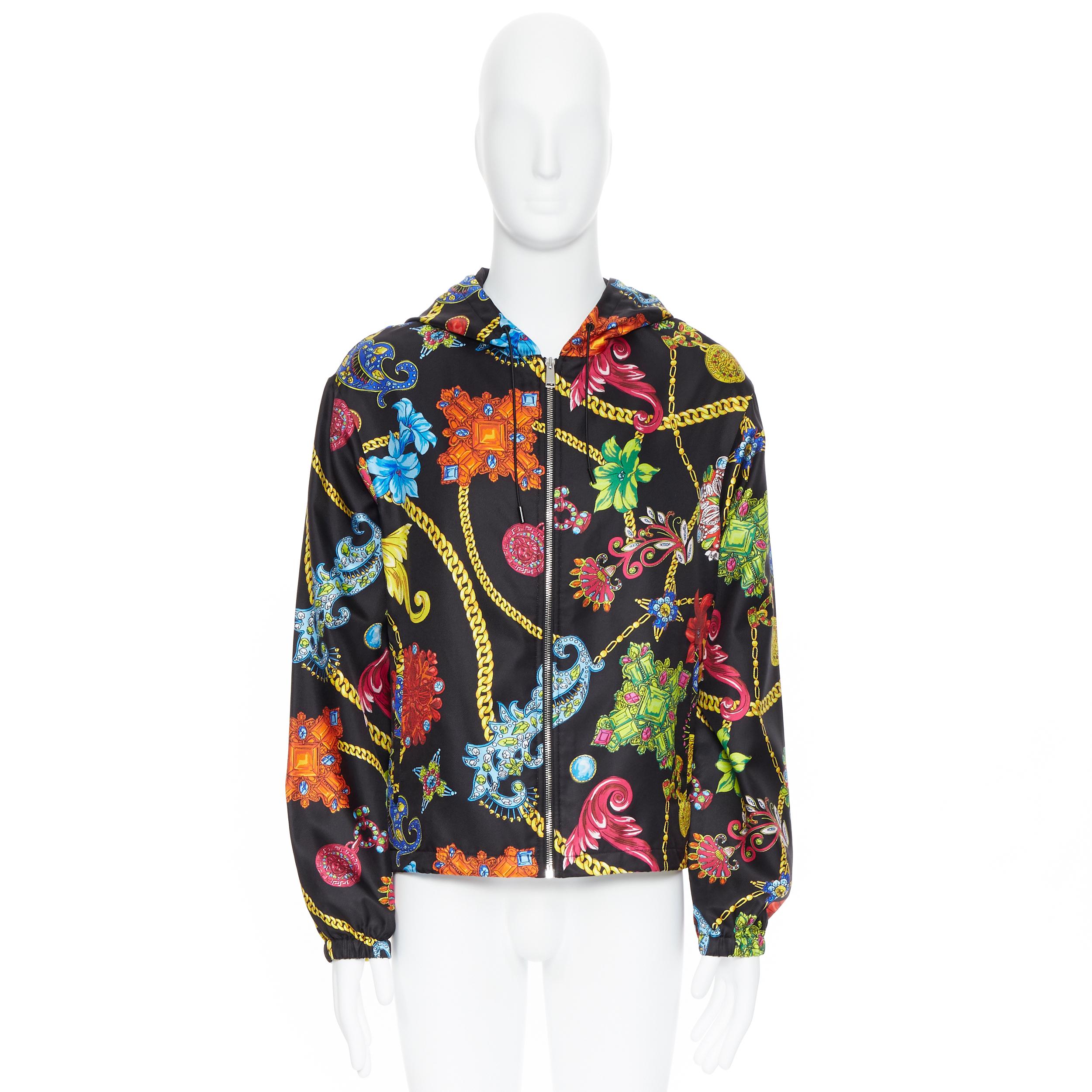 new VERSACE 100% silk SS19 Vintage Jewel Floral print hoodie jacket IT52 XL
Brand: Versace
Designer: Donatella Versace
Collection: 2019
Model Name / Style: Silk hoodie
Material: Silk
Color: Multicolour
Pattern: Floral
Closure: Zip
Extra Detail: 100%