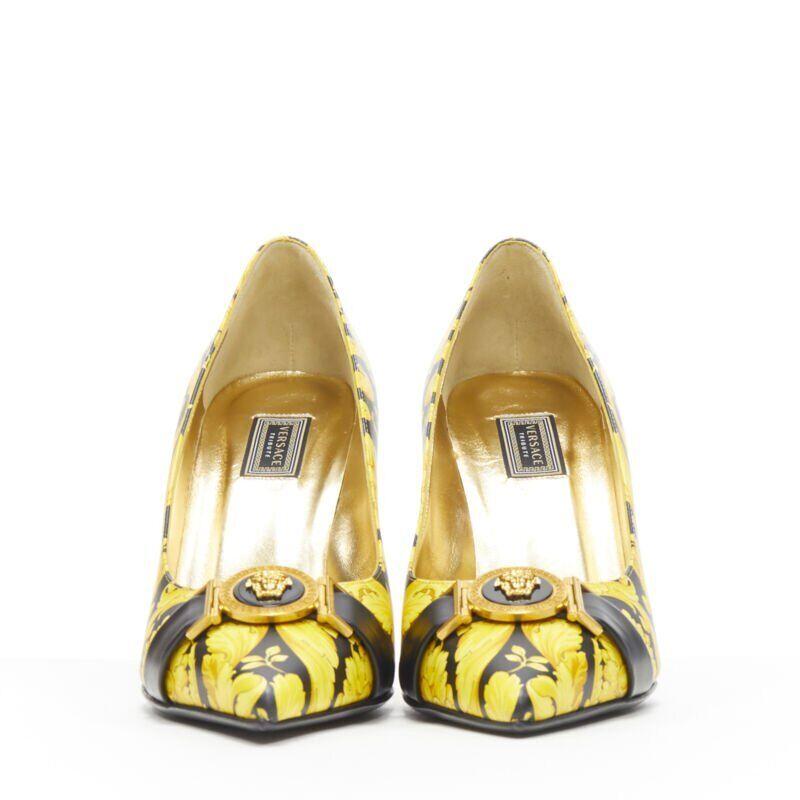 new VERSACE 1992 Tribute Baroque Hibiscus barocco Medusa leather pump EU36.5 In New Condition For Sale In Hong Kong, NT