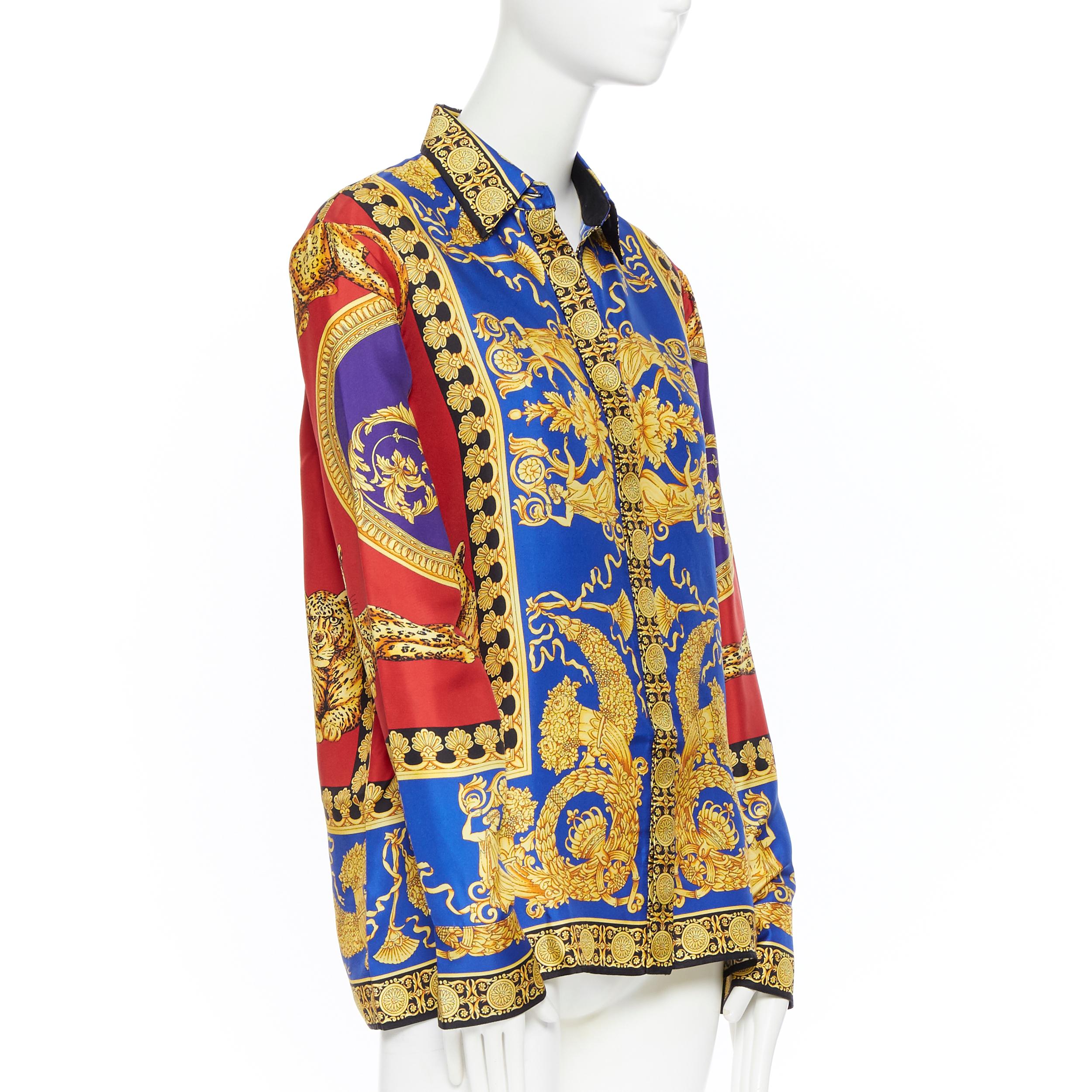 new VERSACE 2018 Runway 100% silk blue red gold Leopard baroque royal shirt IT44
Brand: Versace
Designer: Donatella Versace
Collection: Pre Fall 2018 Look 23
Model Name / Style: Silk shirt
Material: Silk
Color: Multicolour
Pattern: Other; baroque