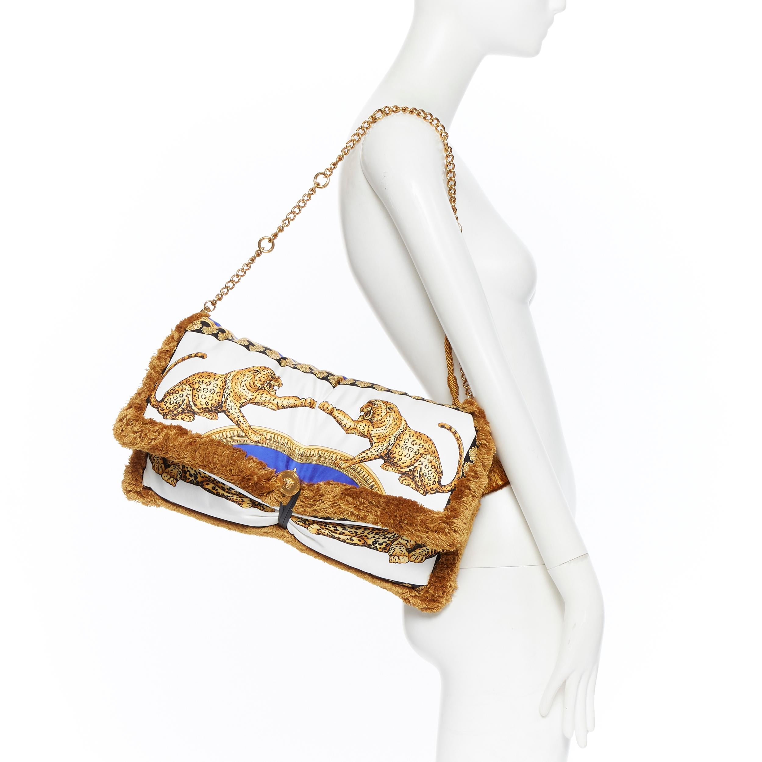 new VERSACE 2018 Runway Pillow Talk baroque leopard silk tassel shoulder bag
Brand: Versace
Designer: Donatella Versace
Collection: Pre Fall 2018
Model Name / Style: Pillow Talk
Material: Silk
Color: White; gold and blue
Pattern: Leopard
Closure: