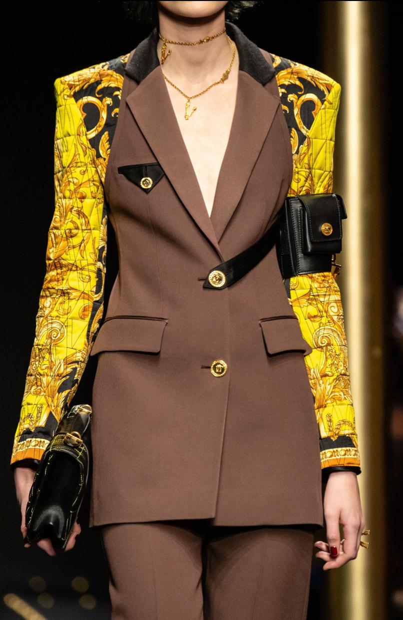 new VERSACE 2019 Runway black gold Medusa multipocket harness arm bag Rare 
Reference: TGAS/C00689 
Brand: Versace 
Designer: Donatella Versace 
Model: DP8H176 D6VIT K41OT 
Collection: Pre-Fall 2019 Runway 
Material: Leather 
Color: Black 
Pattern: