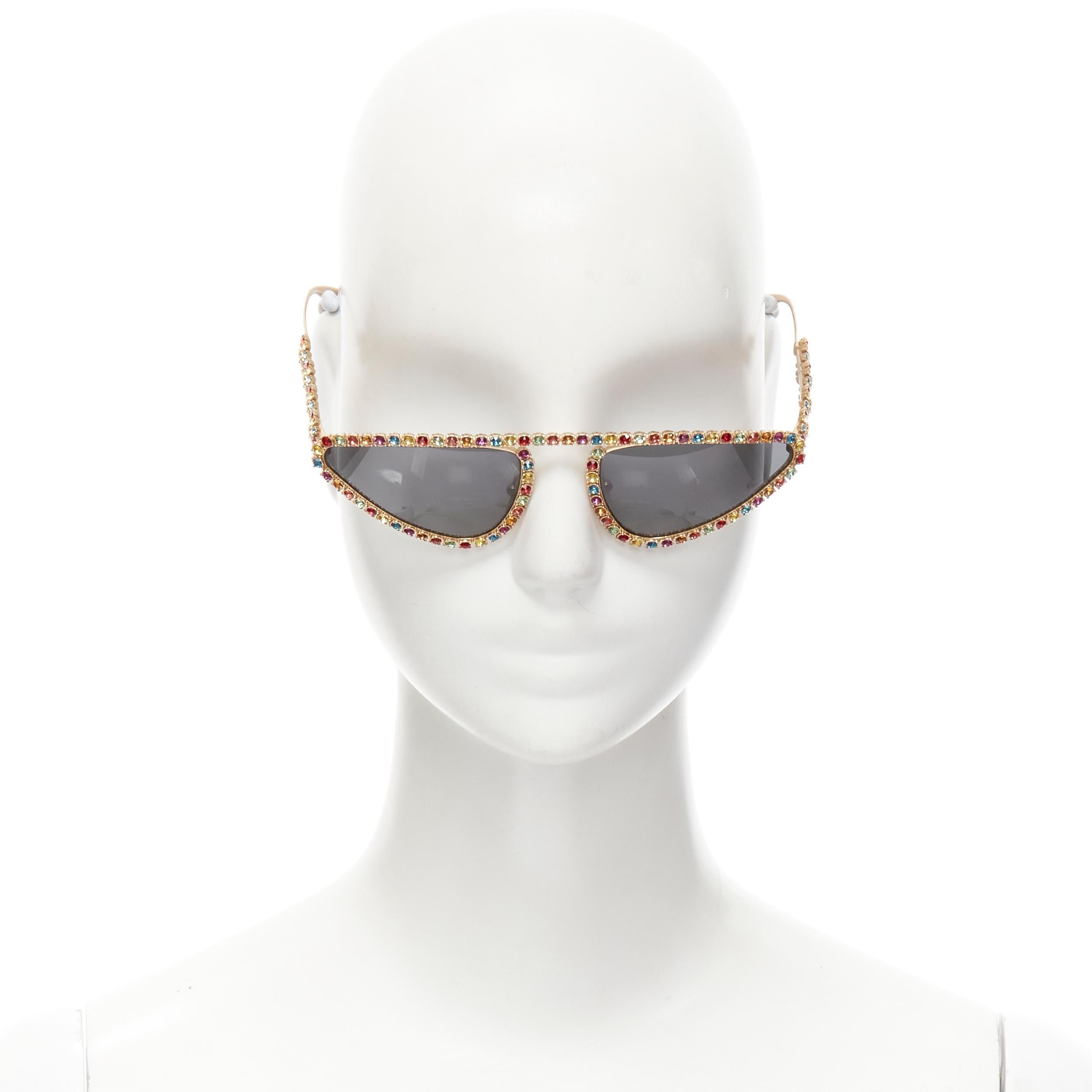 new VERSACE 2019 Runway Signature Medusa rhinestone crystal sunglasses Limited 
Reference: TGAS/C00040 
Brand: Versace 
Designer: Donatella Versace 
Collection: 2019 Runway 
Material: Metal 
Color: Gold 
Pattern: Solid 
Extra Detail: These