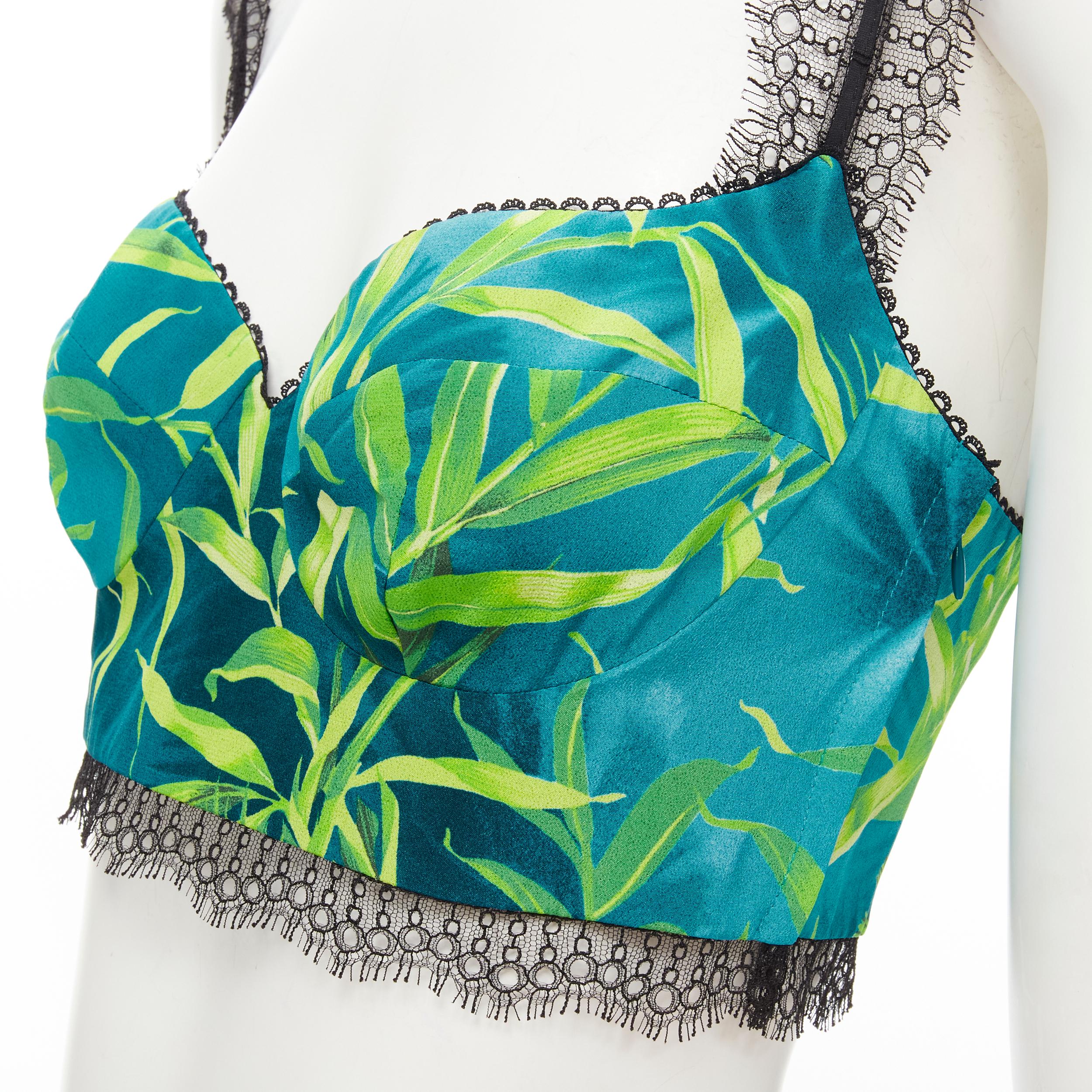 new VERSACE 2020 Iconic Jungle print lace boned bustier bralette crop top IT40 S 
Reference: TGAS/C00170 
Brand: Versace 
Designer: Donatella Versace 
Collection: 2020 Runway 
Material: Polyester 
Color: Multicolour 
Pattern: Floral 
Closure: Zip