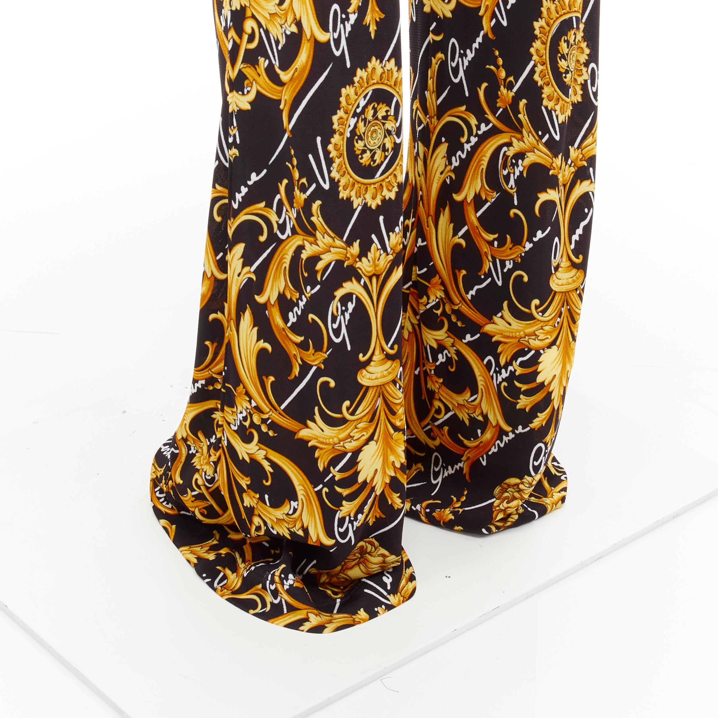 new VERSACE 2020 Runway Gianni Signature Medusa Barocco gold flare pants IT42 M 
Reference: TGAS/C01161 
Brand: Versace 
Designer: Donatella Versace 
Collection: Gianni Signature Runway 
Material: Viscose 
Color: Gold 
Pattern: Logo 
Extra Detail: