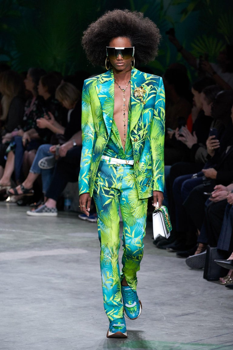 new VERSACE 2020 Runway Iconic Jungle print Medusa button green blazer