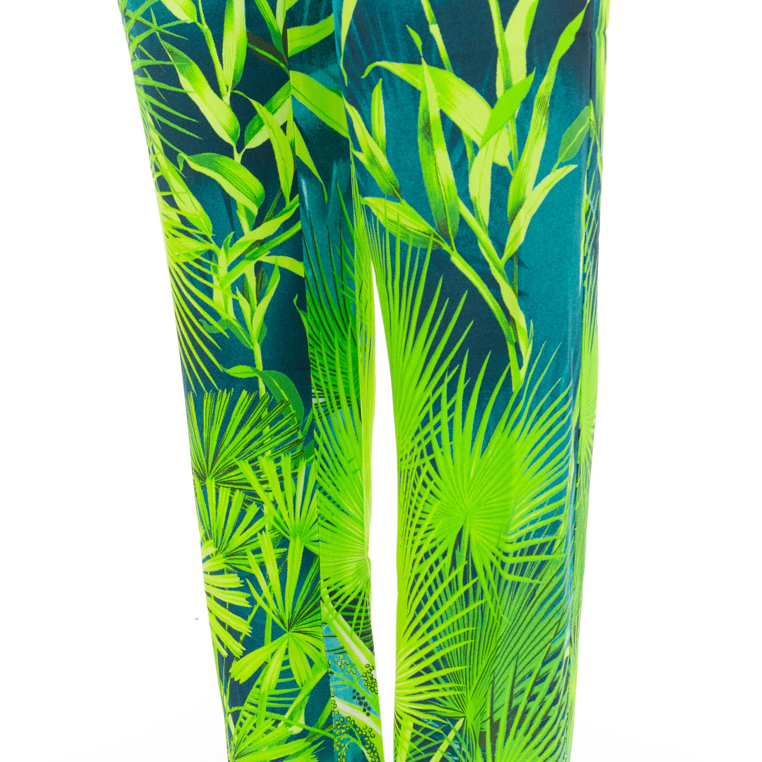 new VERSACE 2020 Runway Jlo Jungle green tropical print viscose pants IT36 XS For Sale 3