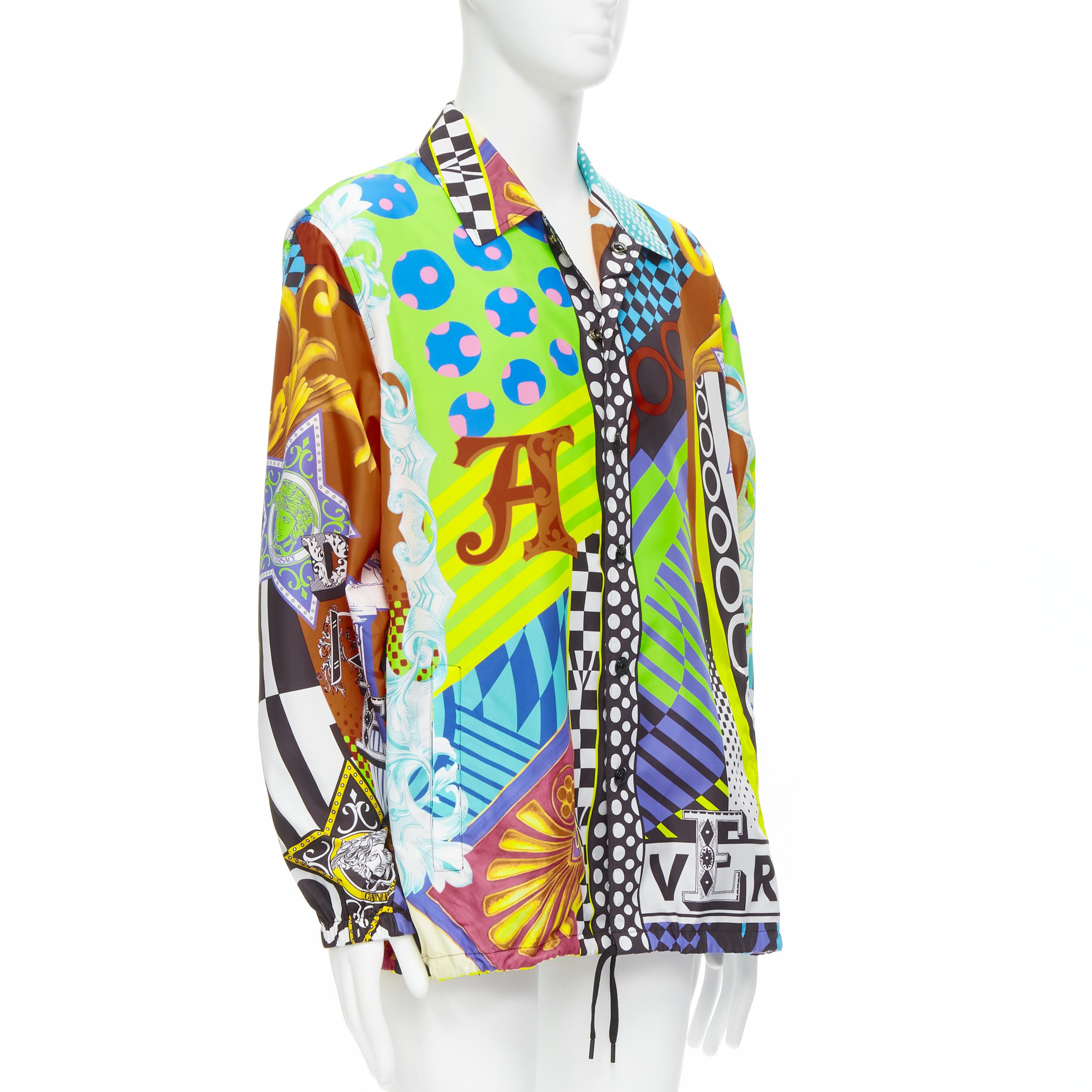 new VERSACE 2020 Runway Pop Temple nylon windbreaker over shirt jacket IT48 M
Reference: TGAS/C00119
Brand: Versace
Designer: Donatella Versace
Collection: Pop Temple Runway
Material: Nylon
Color: Multicolor
Pattern: Abstract
Closure: Button
Extra