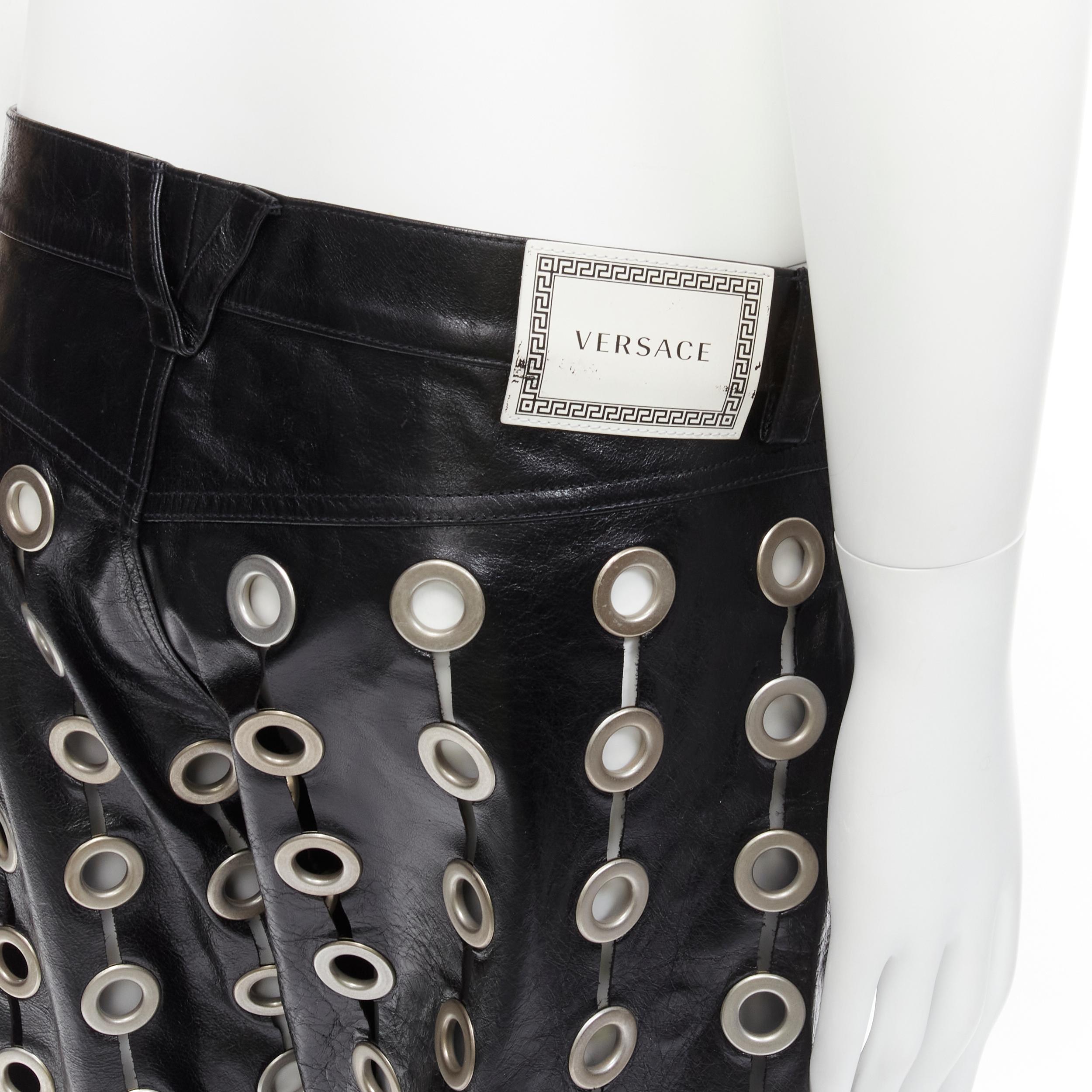 new VERSACE 2020 Runway Punk eyelet grommet embellished leather pants IT50 L
Reference: TGAS/C01802
Brand: Versace
Designer: Donatella Versace
Model: A85174 A233850 A1008
Collection: SS2020 - Runway
Material: Leather, Metal
Color: Black
Pattern: