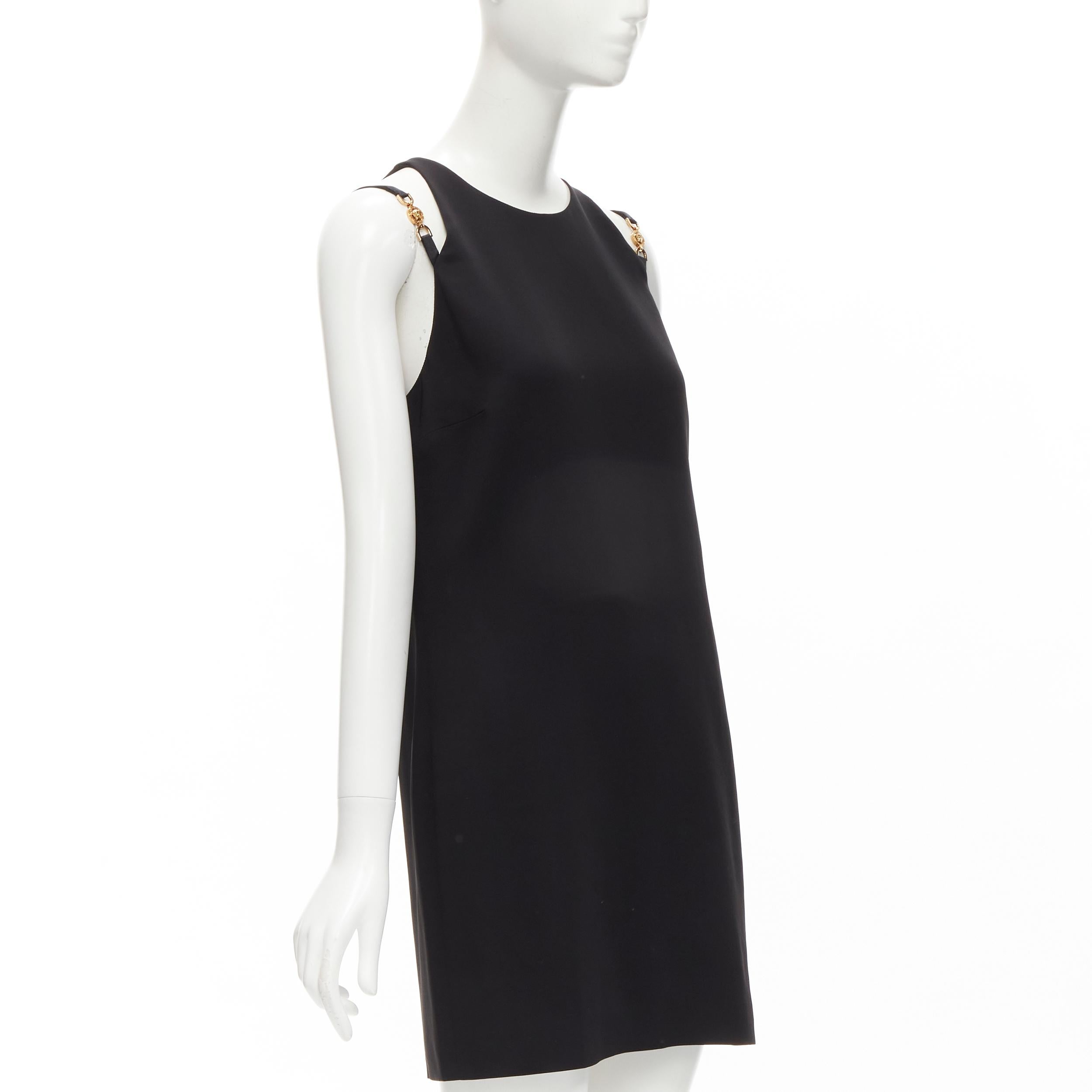 new VERSACE 2021 black Medusa buckle strap cold shoulder mini dress IT42 M
Reference: TGAS/C01788
Brand: Versace
Designer: Donatella Versace
Model: A89133 A208429 A1008
Collection: 2020
Material: Viscose, Blend
Color: Black
Pattern: Solid
Closure: