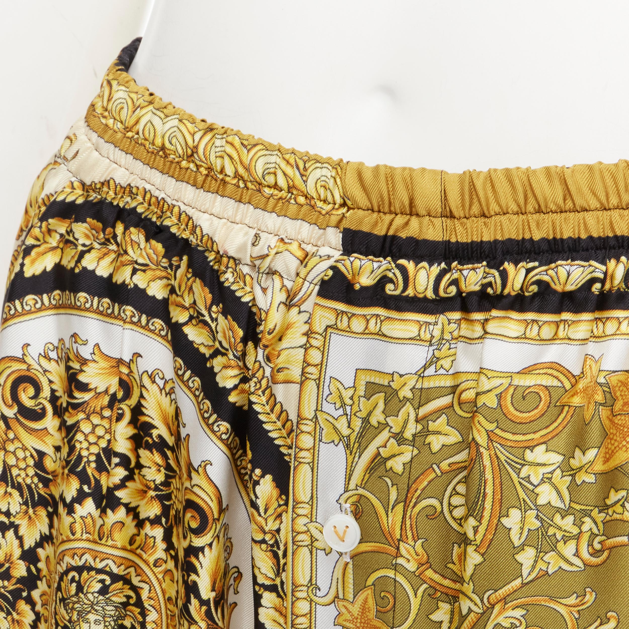 new VERSACE 2021 Mosaic Barocco gold black 100% silk print pajama pants IT2 XS In New Condition In Hong Kong, NT