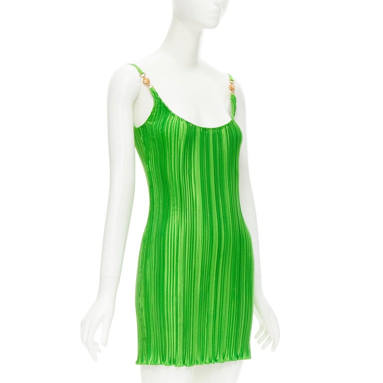 Versace Robe fourreau plissée vert étoile de mer, défilé 2021, taille IT 42 L En vente sur 1stDibs