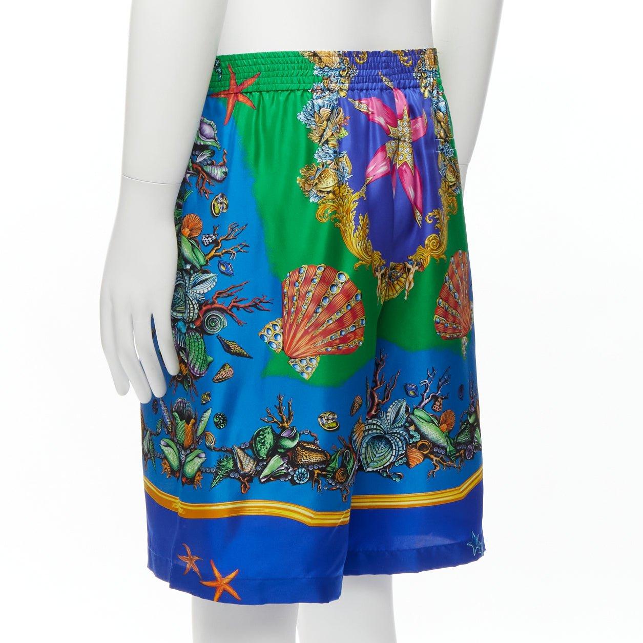 new VERSACE 2021 Tresor De La Mer blue seashell print 100% silk shorts IT46 S For Sale 1
