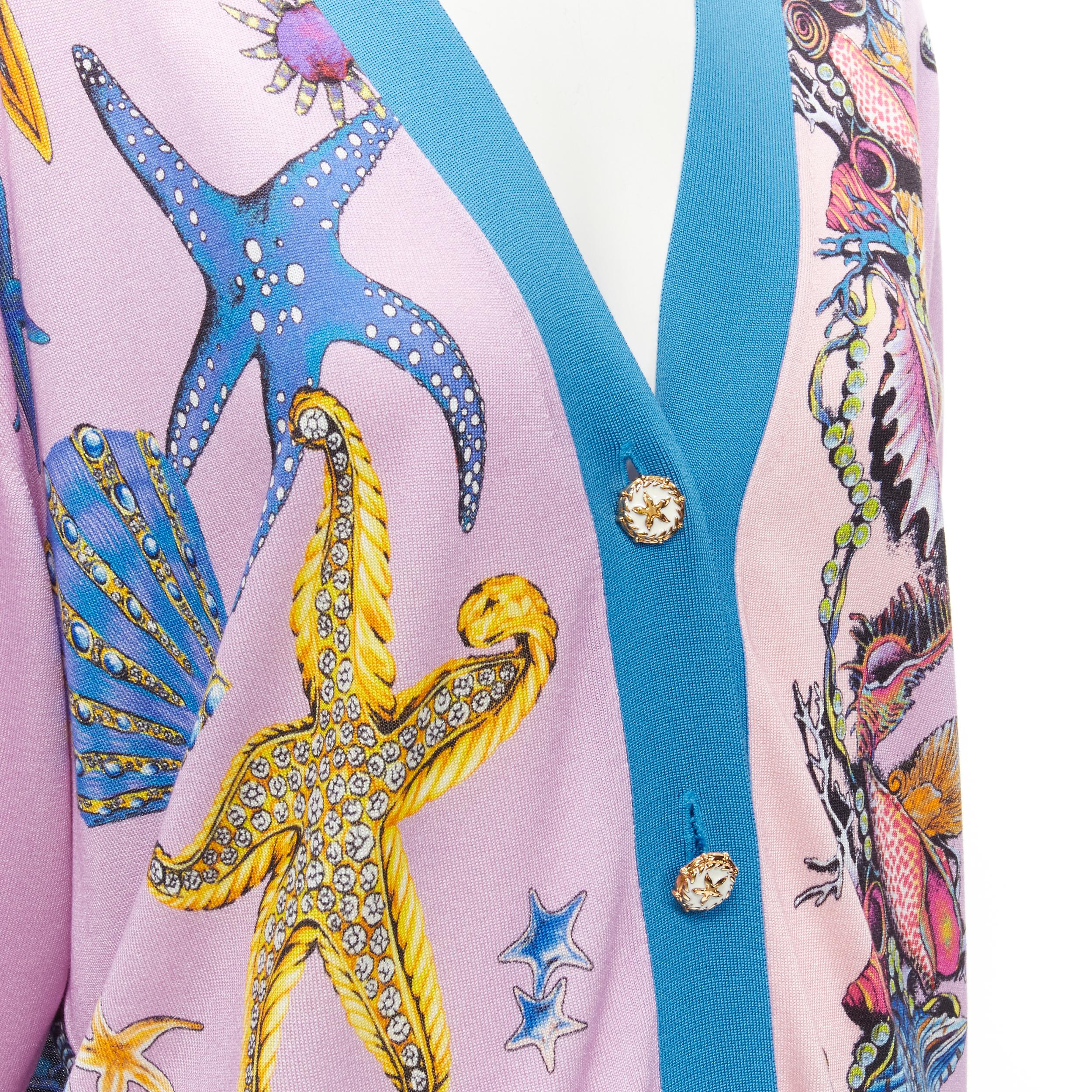 new VERSACE 2021 Tresor De La Mer pink starfish knit cardigan top IT40 S
Reference: TGAS/C01813
Brand: Versace
Designer: Donatella Versace
Model: A89295 A237537 5V010
Collection: 2021 Tresor De La Mer
Material: Silk
Color: Pink, Purple
Pattern: