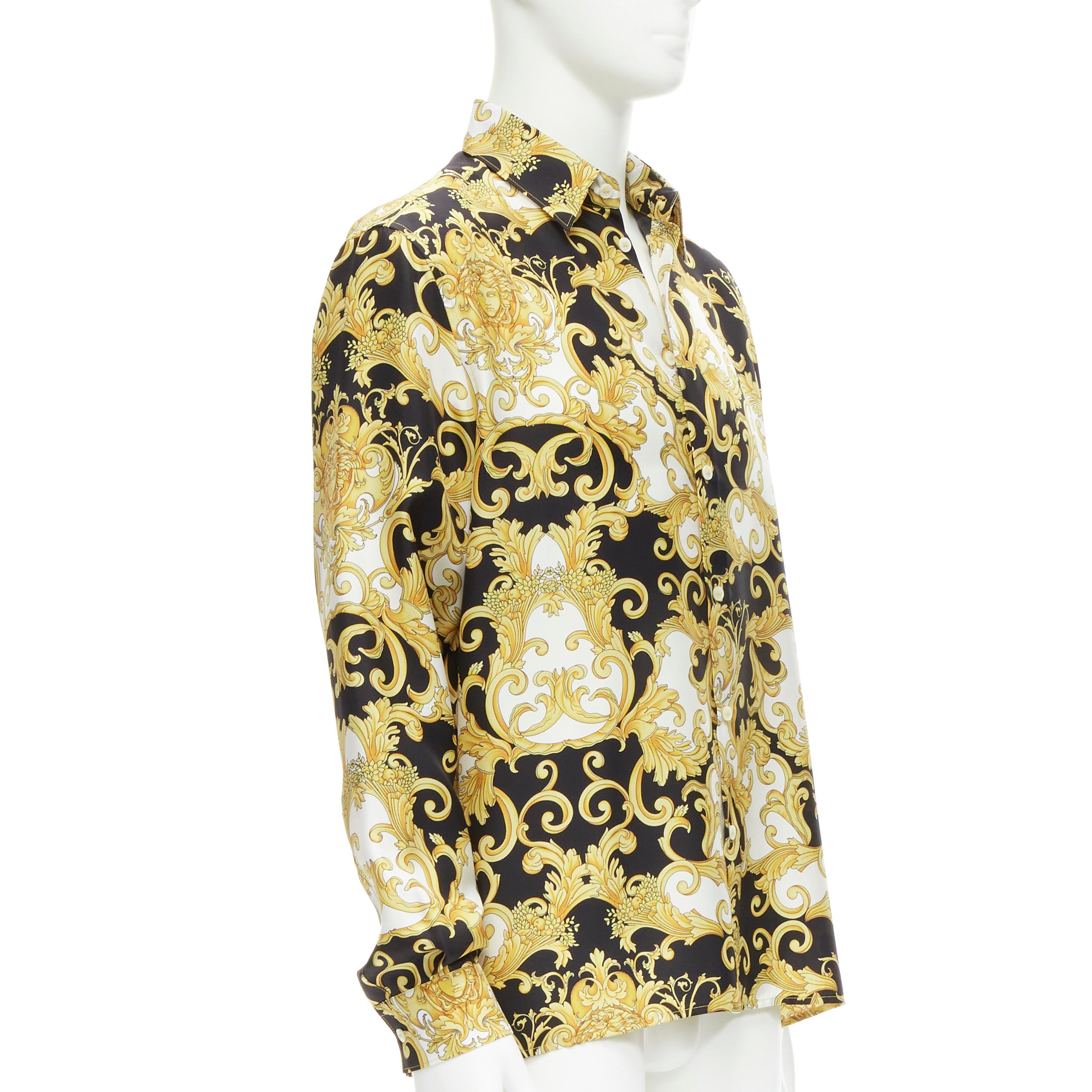 new VERSACE 2022 Renaissance Barocco 100% silk gold signature shirt IT50 L
Reference: TGAS/C01814
Brand: Versace
Designer: Donatella Versace
Model: 1005026 1A05911 5B070
Collection: 2022
Material: Silk
Color: Multicolour
Pattern: Floral
Closure:
