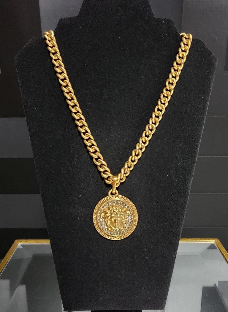 New VERSACE 24K Gold plated crystal embellished chain necklace For Sale ...