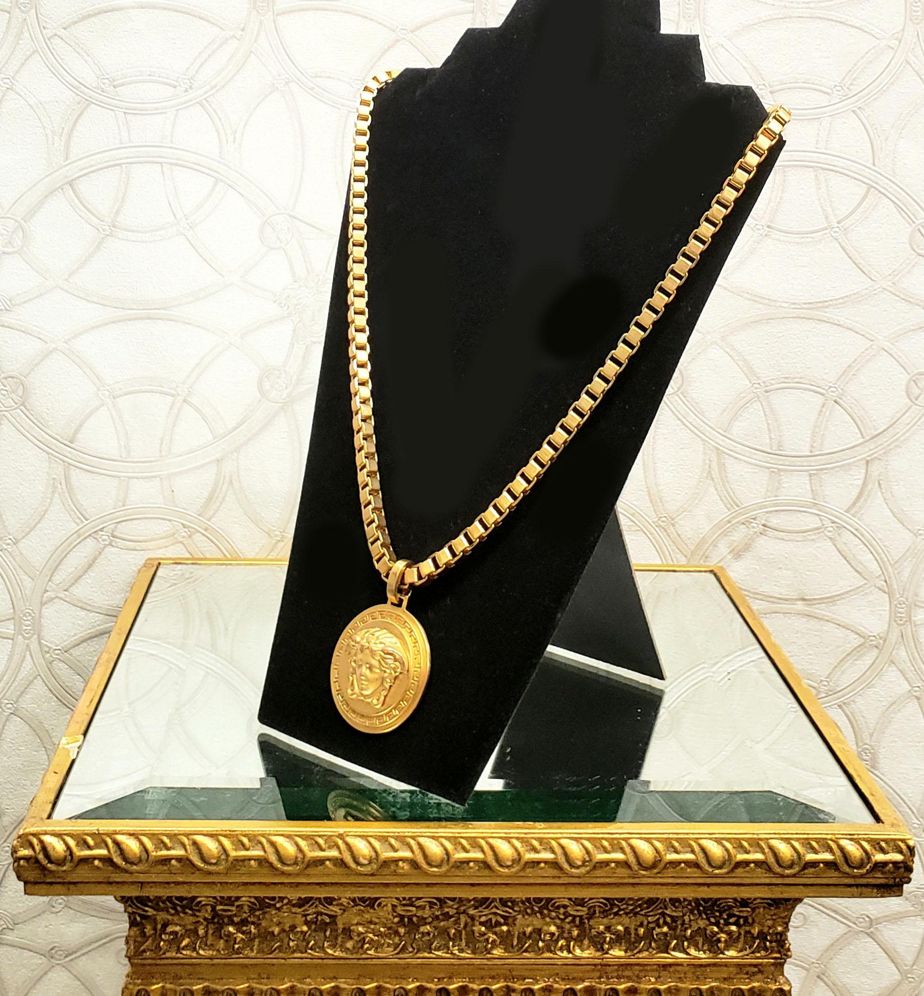versace gold necklace