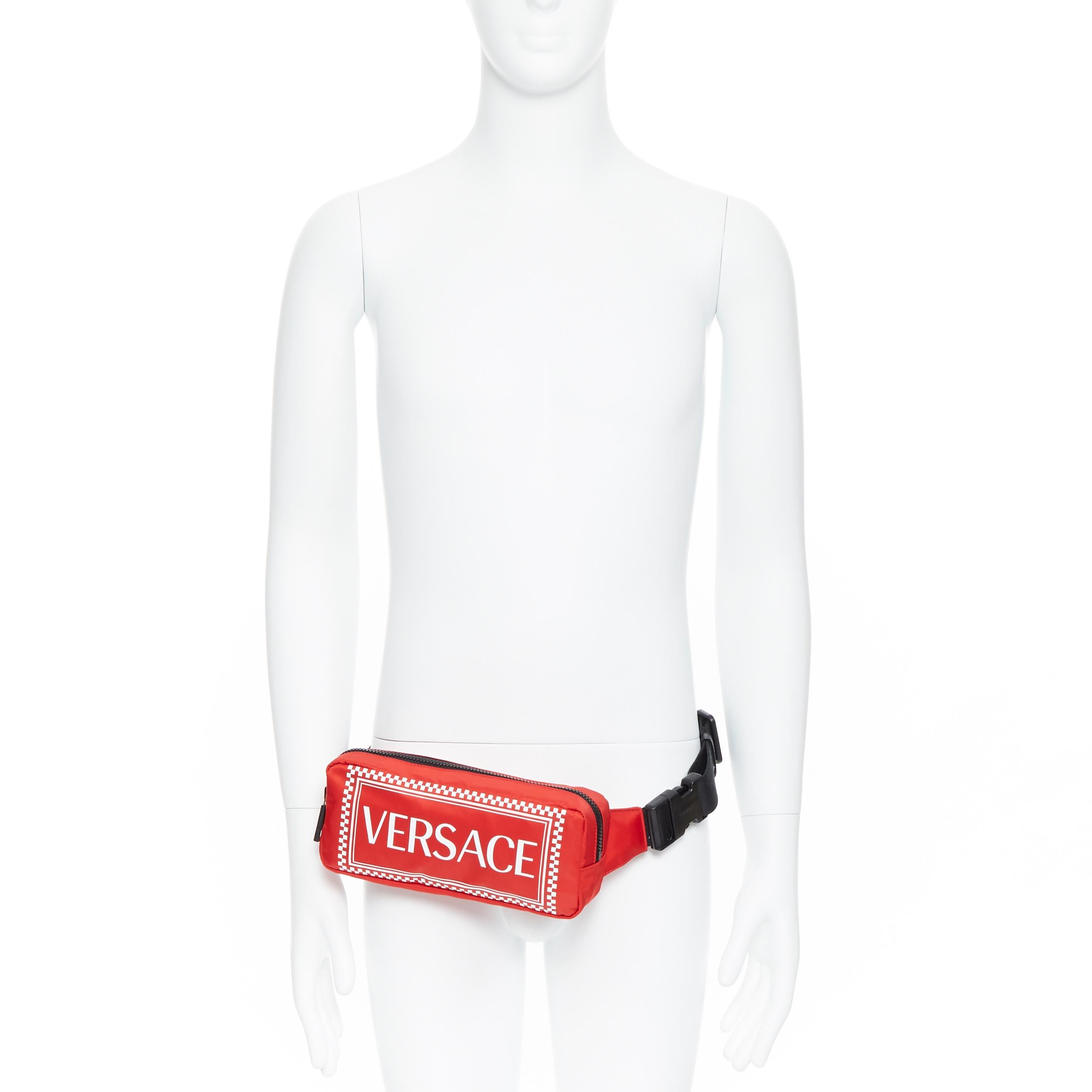 new VERSACE 90's vintage box logo print red nylon crossbody waist belt bag 
Brand: Versace
Designer: Donatella Versace
Collection: Fall Winter 2019
Model Name / Style: Belt bag
Material: Nylon
Color: Red
Pattern: Solid
Closure: Zip
Extra Detail: 