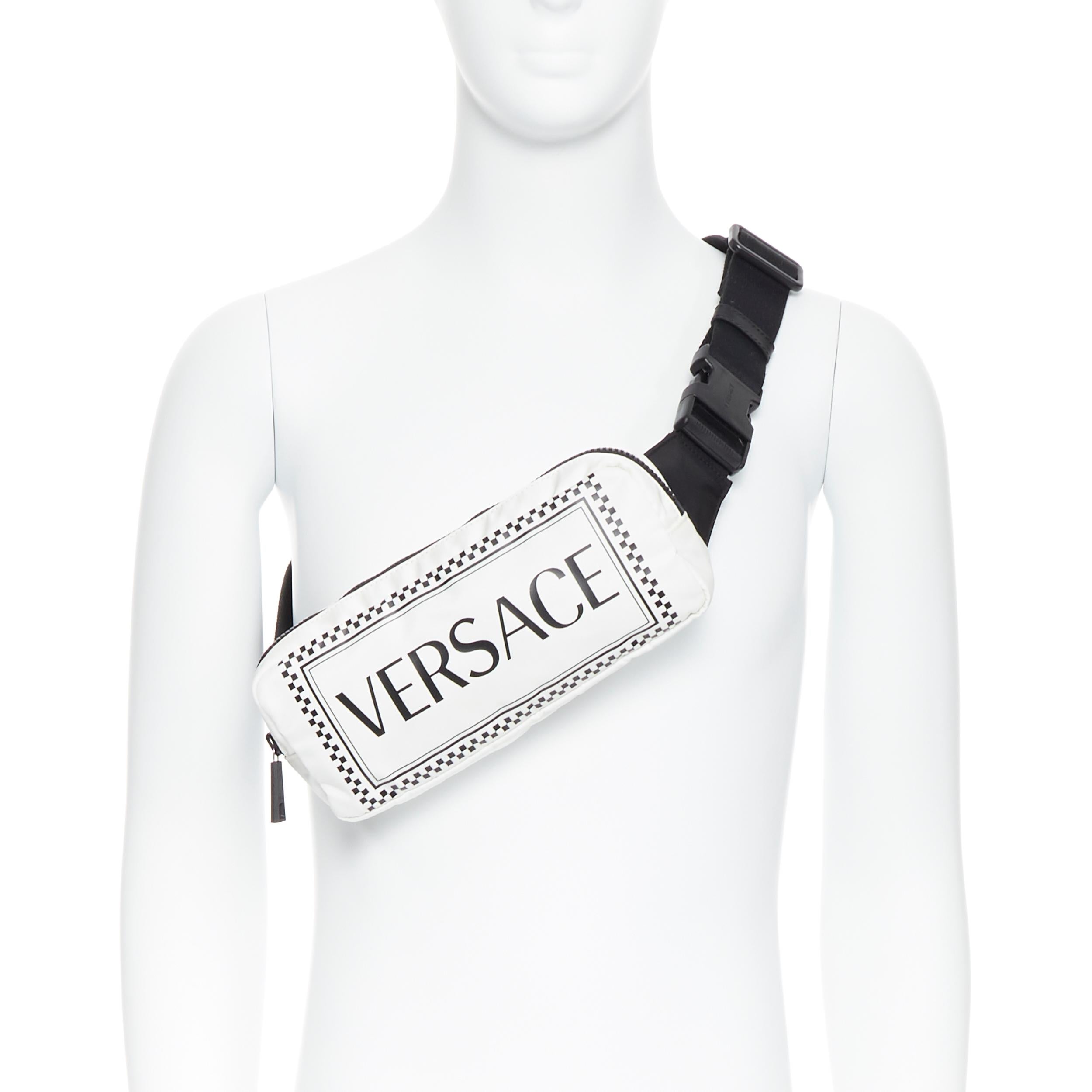 new VERSACE 90's Vintage Logo white nylon sporst strap crossbody waist belt bag
Brand: Versace
Designer: Donatella Versace
Collection: Pre-Fall 2019
Model Name / Style: Belt bag
Material: Nylon
Color: White
Pattern: Solid
Closure: Zip
Extra Detail: