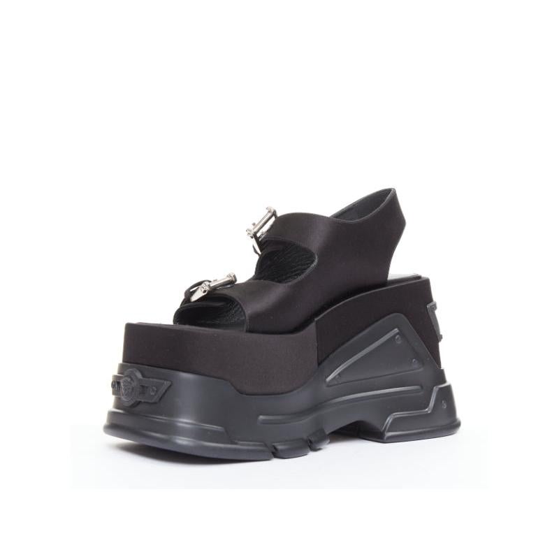 nuevo VERSACE Anthem 120 seda satinada Medusa hebilla plataforma sandalias gruesas EU37 en Nuevo estado para la venta en Hong Kong, NT