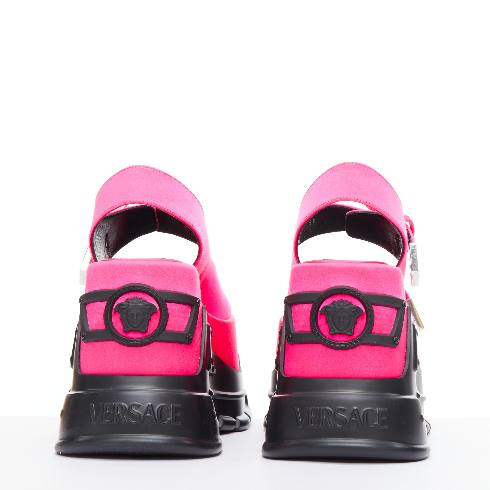 Neu VERSACE Anthem 120 Tropical Pink fuschiafarbene satinierte Plateau-Sandalen aus Satin EU38 Damen im Angebot