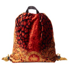 Neuer neuer VERSACE AW18 Kissen-Rucksack aus Samt mit rotem Leopardenmuster und goldenem Barockdruck