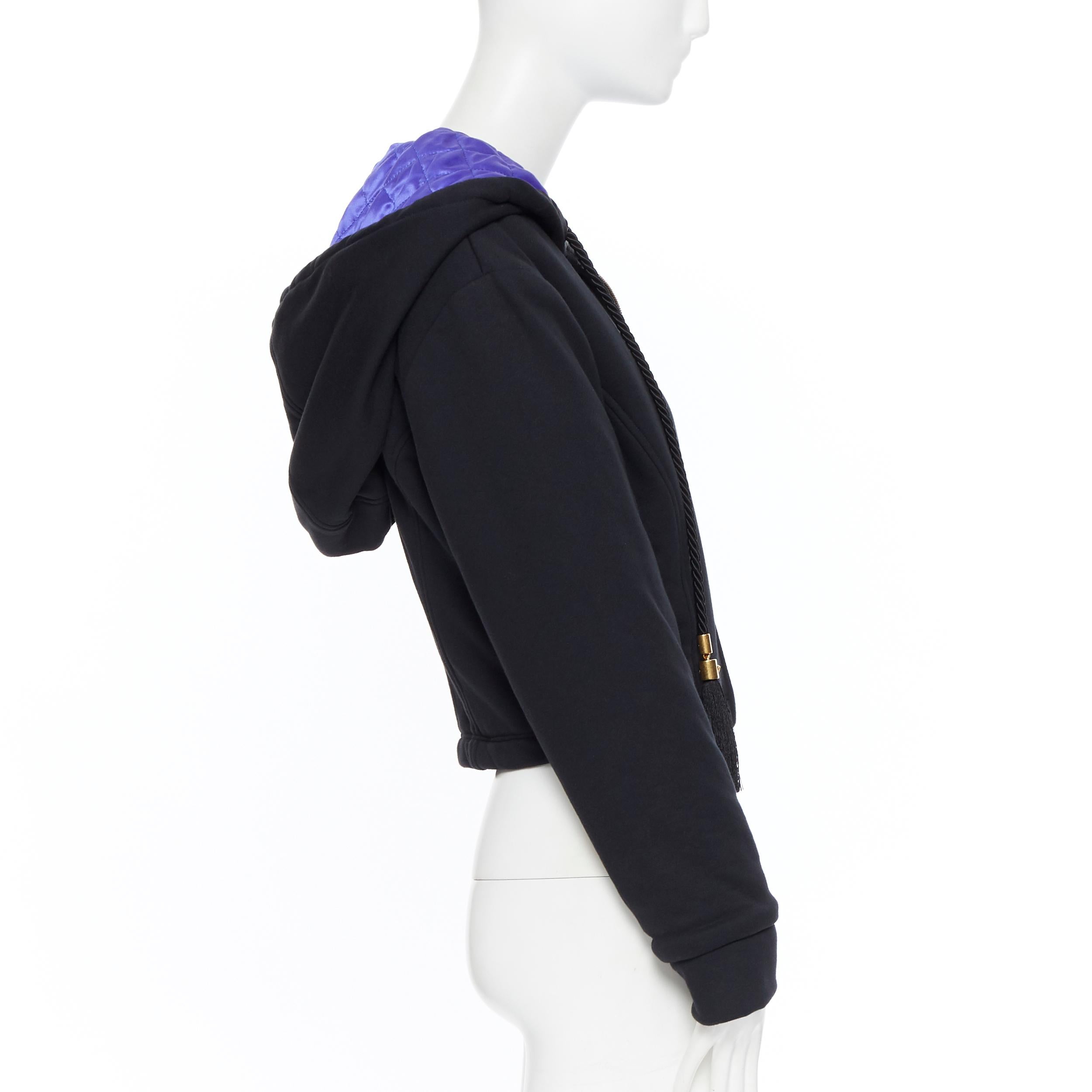 new VERSACE AW18 Runway black logo purple quilted lining zip cropped hoodie S In Excellent Condition In Hong Kong, NT