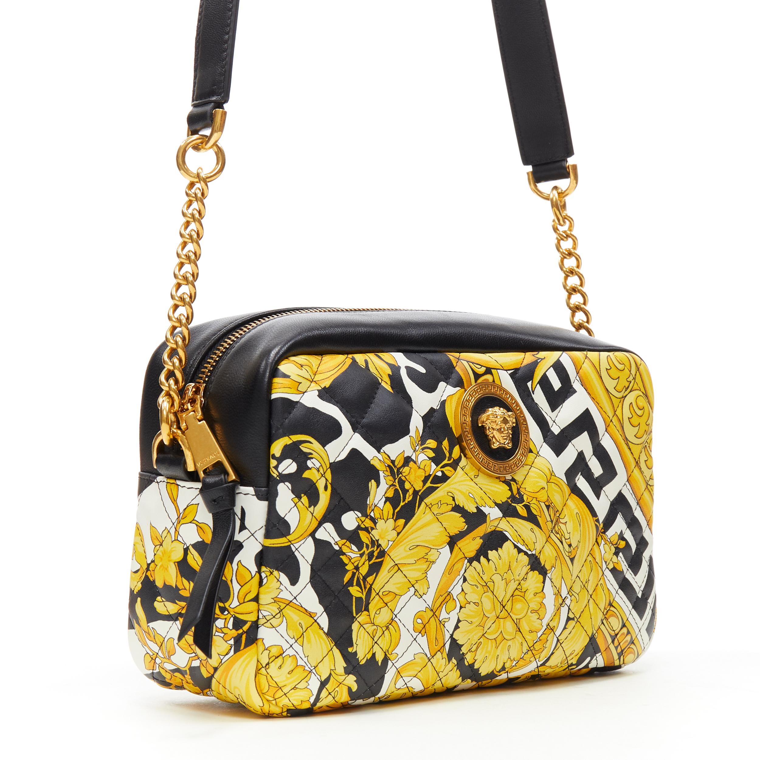 nuovo VERSACE AW19 Savage Baroque nero trapuntato in pelle piccola crossbody camera bag In condizioni Nuovo a Hong Kong, NT