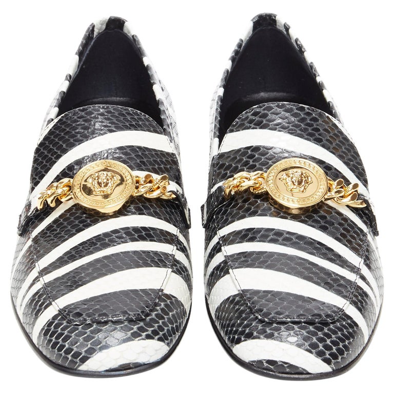 kill Mastery Modish Vintage Versace Shoes - 334 For Sale at 1stDibs