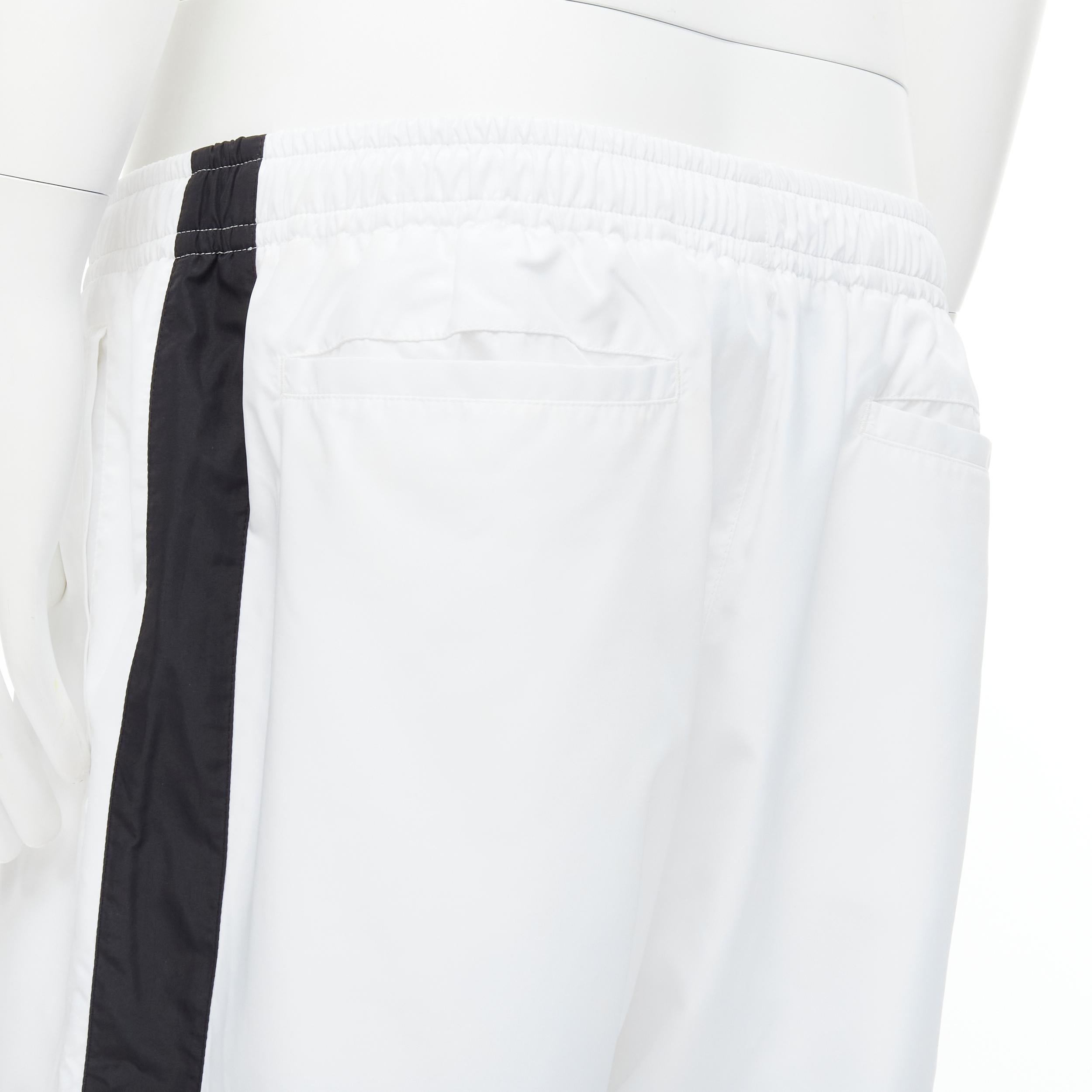 new VERSACE Barocco Acanthus noir or baroque blanc pantalon de survêtement en nylon IT54 XXL en vente 4