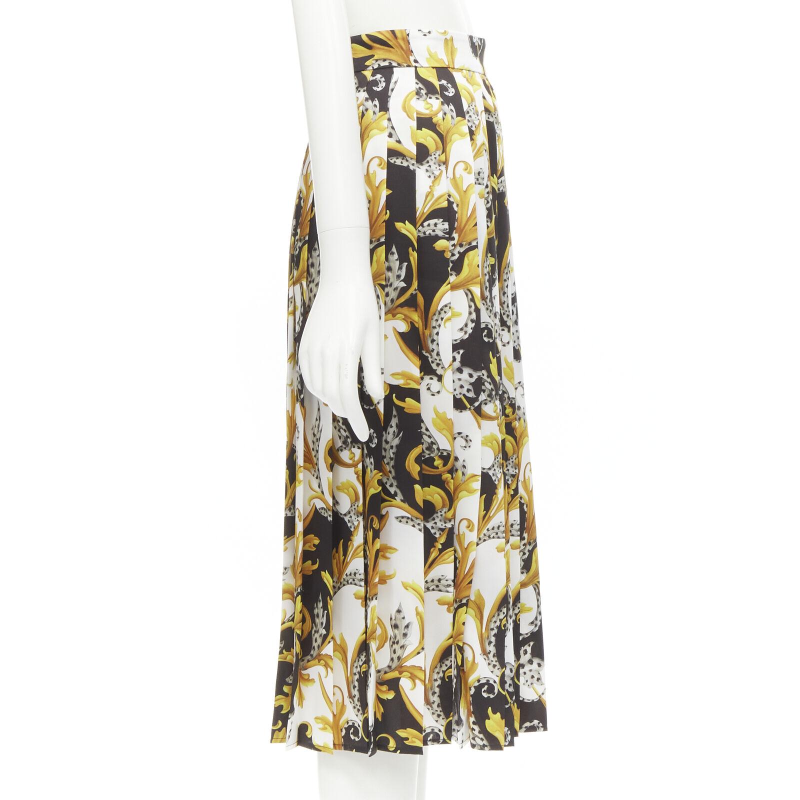 new VERSACE Barocco Acanthus black gold print pleated high slit skirt IT36 XS In New Condition In Hong Kong, NT