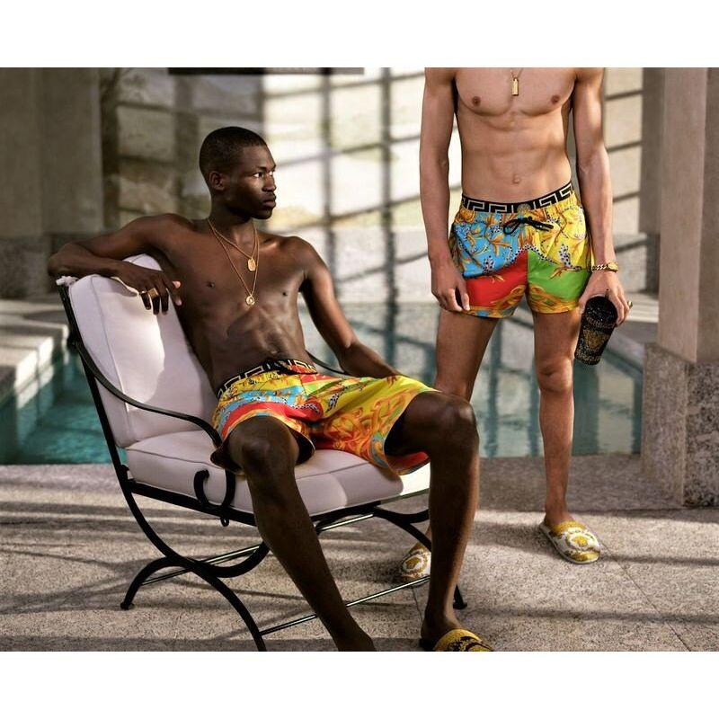 new VERSACE Barocco Acanthus Pop print swim trunk shorts IT5 L 
Reference: TGAS/C00252 
Brand: Versace 
Designer: Donatella Versace 
Collection: Barocco Acanthus Pop Runway 
Material: Polyester 
Color: Multicolour 
Pattern: Floral 
Closure: