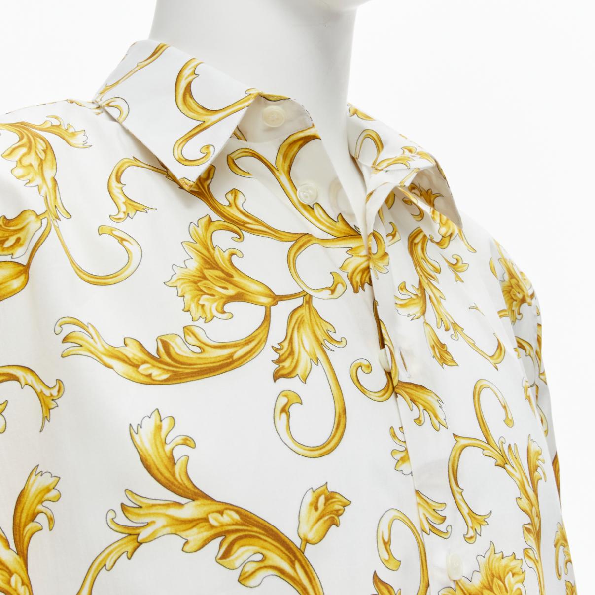 new VERSACE Barocco Rococo white gold floral leaf print cotton shirt EU40 M
Reference: TGAS/C01492
Brand: Versace
Designer: Donatella Versace
Model: A77215S
Collection: Versace Barocco
Material: Cotton
Color: White, Gold
Pattern: Barocco
Closure: