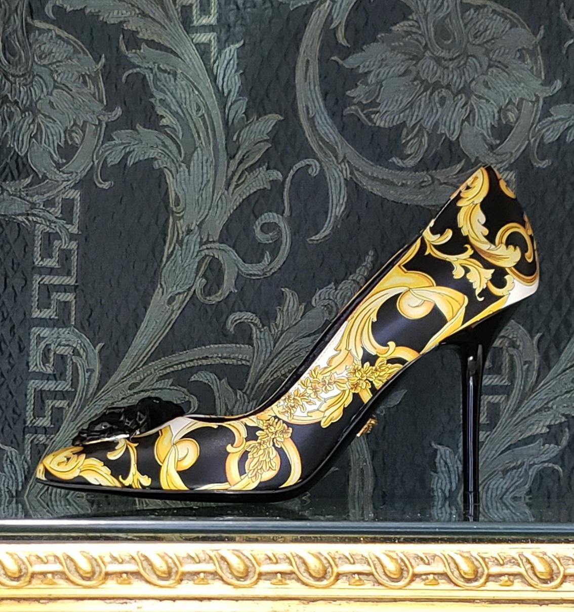 Black NEW VERSACE BAROQUE LEATHER PUMPS In GOLD and BLACK w/BLACK 3D MEDUSA 37 - 7