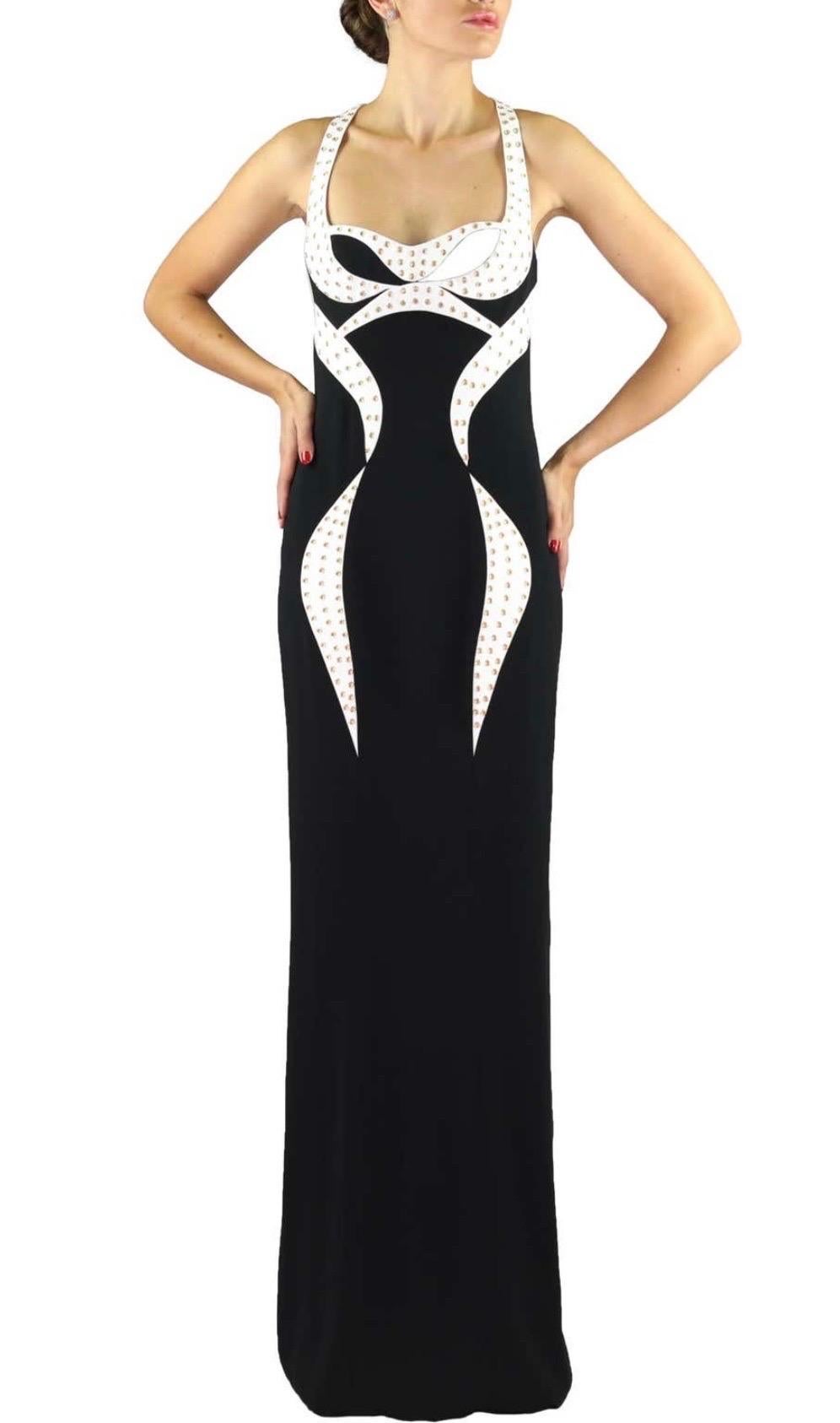 Versace Black and White Gown is finished with gold eyelets.
Details:
Made in Italy
IT Size: 38 – US 2
Condition: New