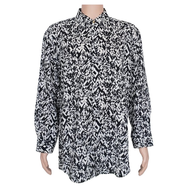 NEW VERSACE BLACK and WHITE PRINTED SHIRT IT 52 - US XL For Sale at 1stDibs