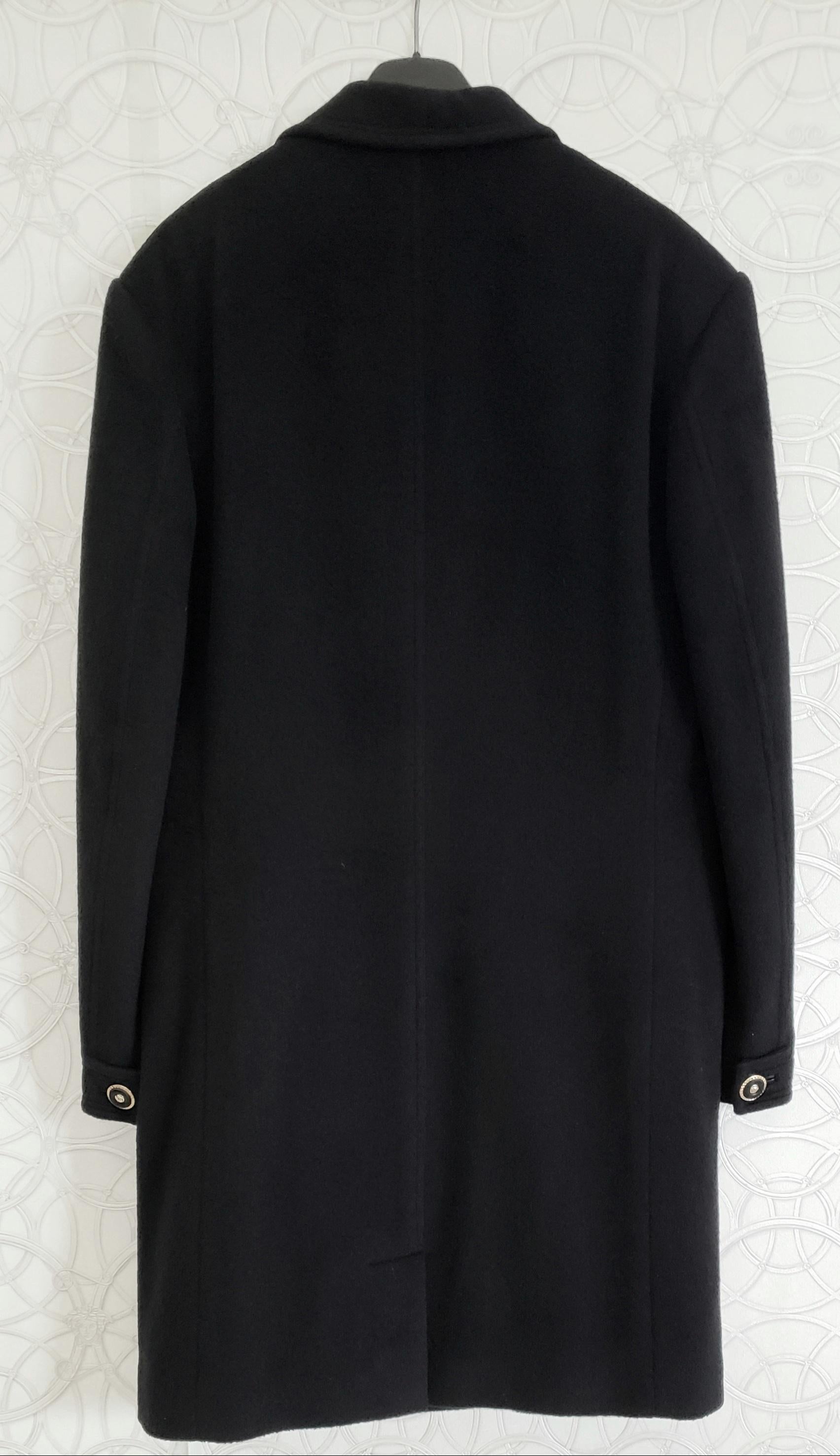 New VERSACE BLACK ANGORA CASHMERE WOOL MEN'S COAT In New Condition For Sale In Montgomery, TX