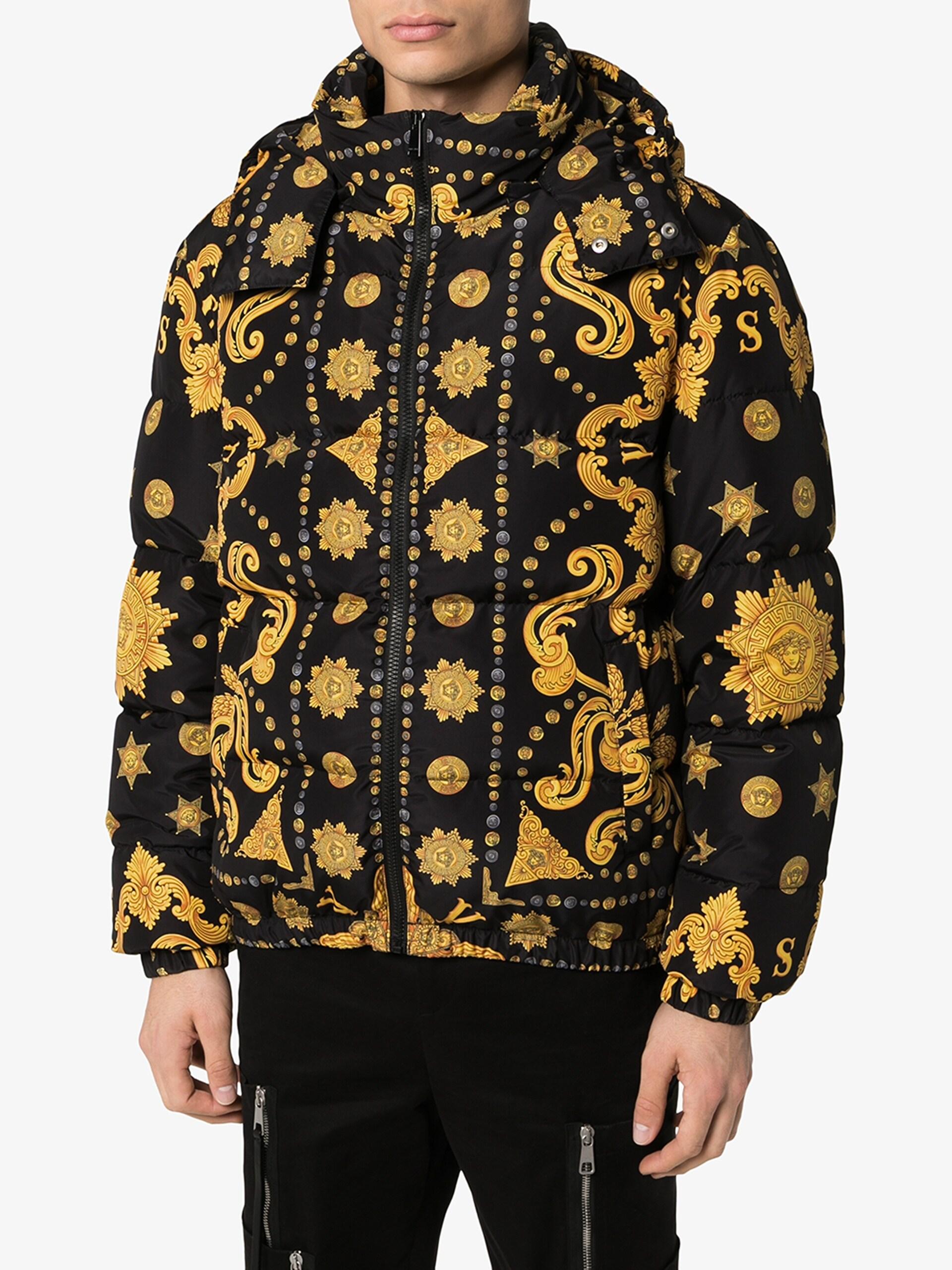 VERSACE 

This black Versace Baroque print puffer jacket is made in Italy from a shell fabric and filled with feather down. 
It features a detachable hood, a funnel neck, long sleeves, elasticated cuffs and hem, front pockets and a zip fastening.