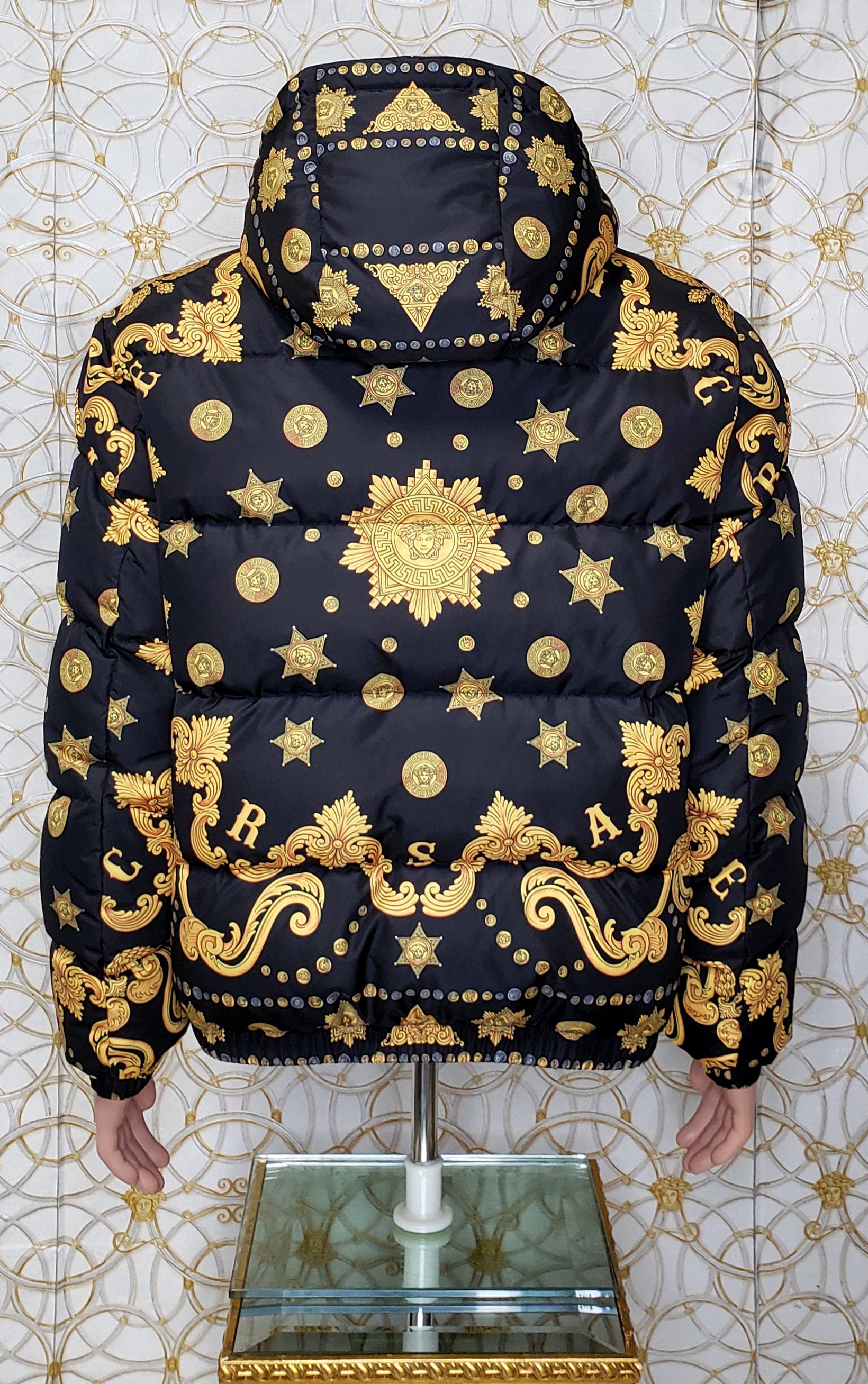 New VERSACE BLACK BAROQUE PRINT GOOSE DOWN PUFFER JACKET 50 - 40 (L) In New Condition In Montgomery, TX