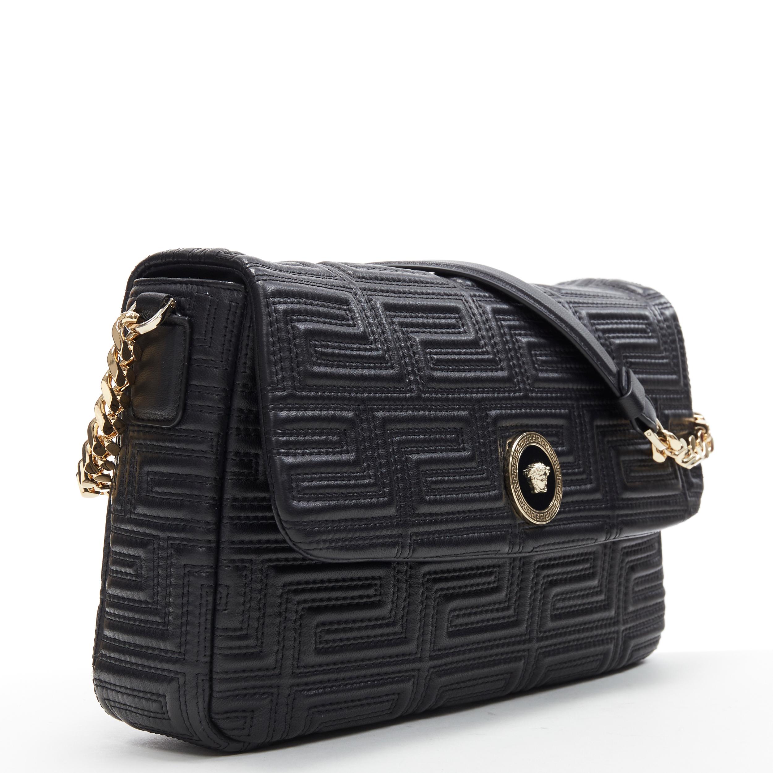 nuova VERSACE borsa a spalla grande in pelle di agnello nera Greca cucita Medusa con patta In condizioni Nuovo a Hong Kong, NT