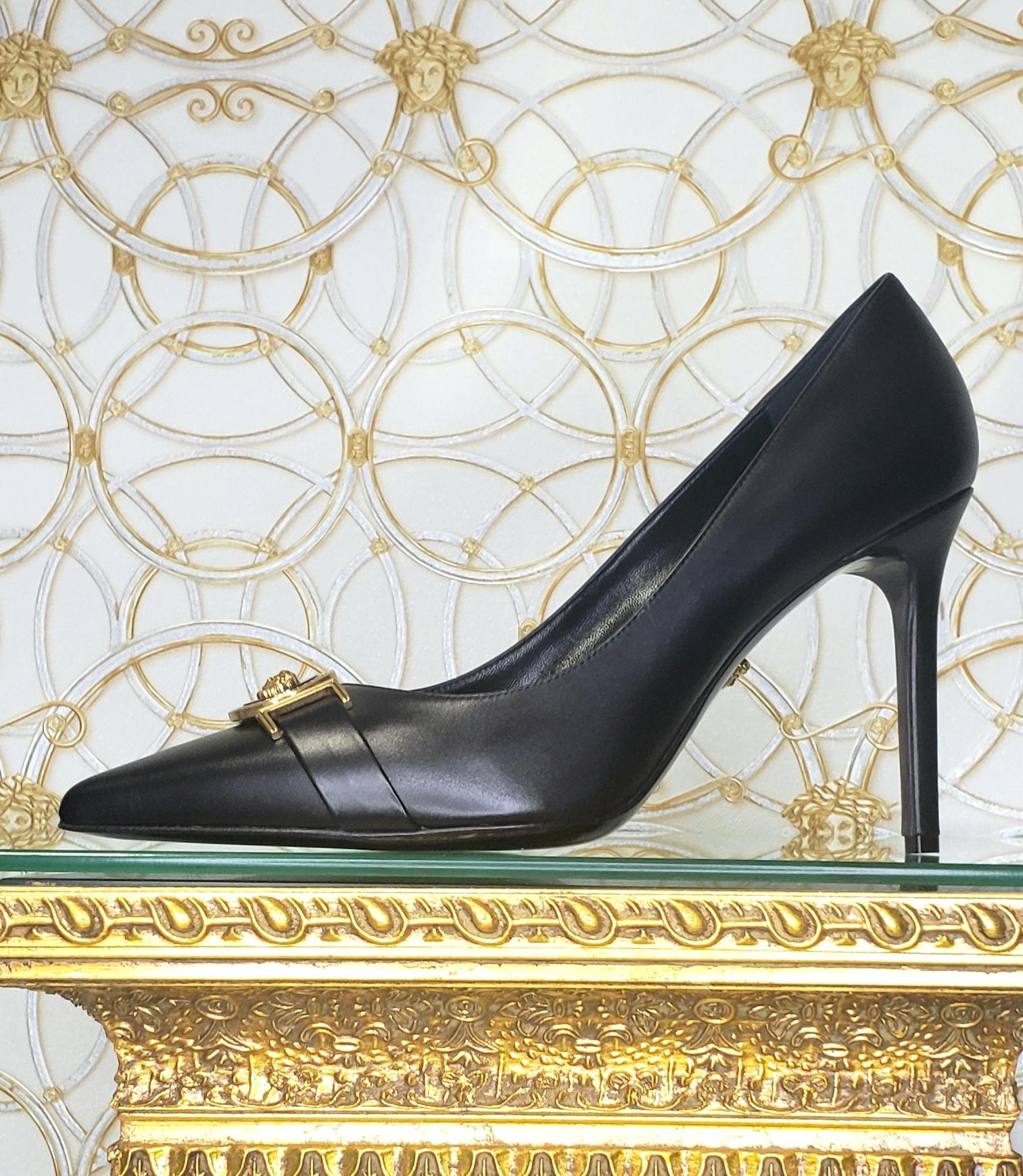 NEW VERSACE BLACK LEATHER PUMP SHOES with GOLD MEDUSA BUCKLE  40 1